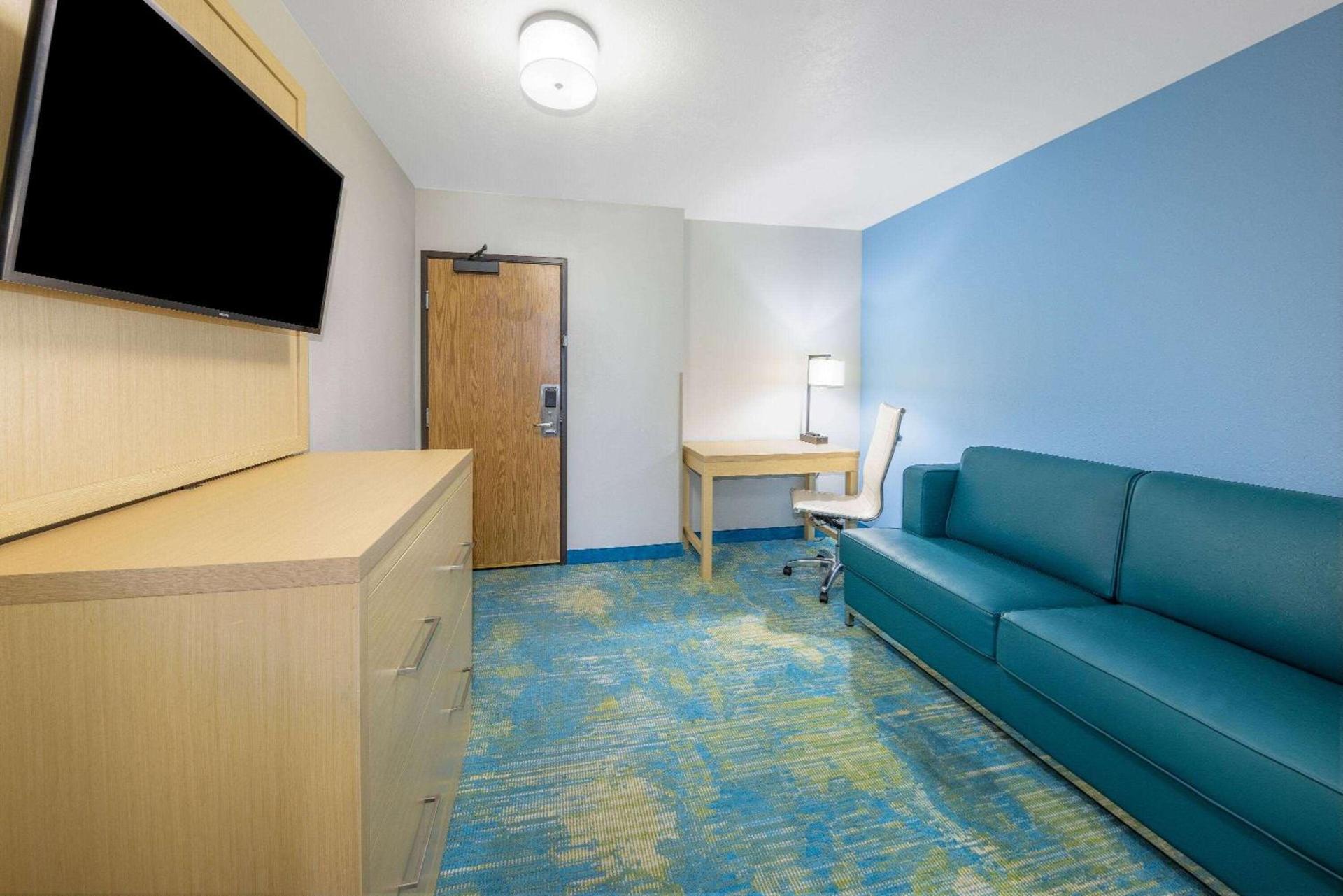 Days Inn by Wyndham Springville photo 24