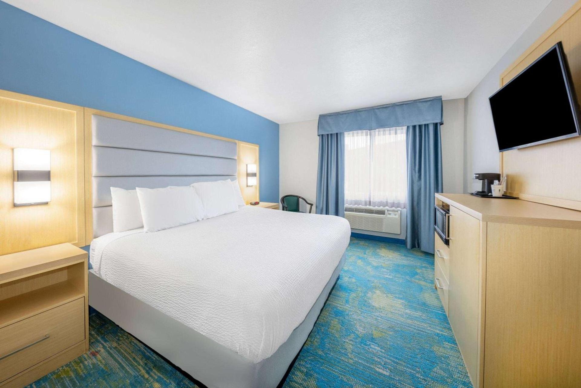 Days Inn by Wyndham Springville photo 23