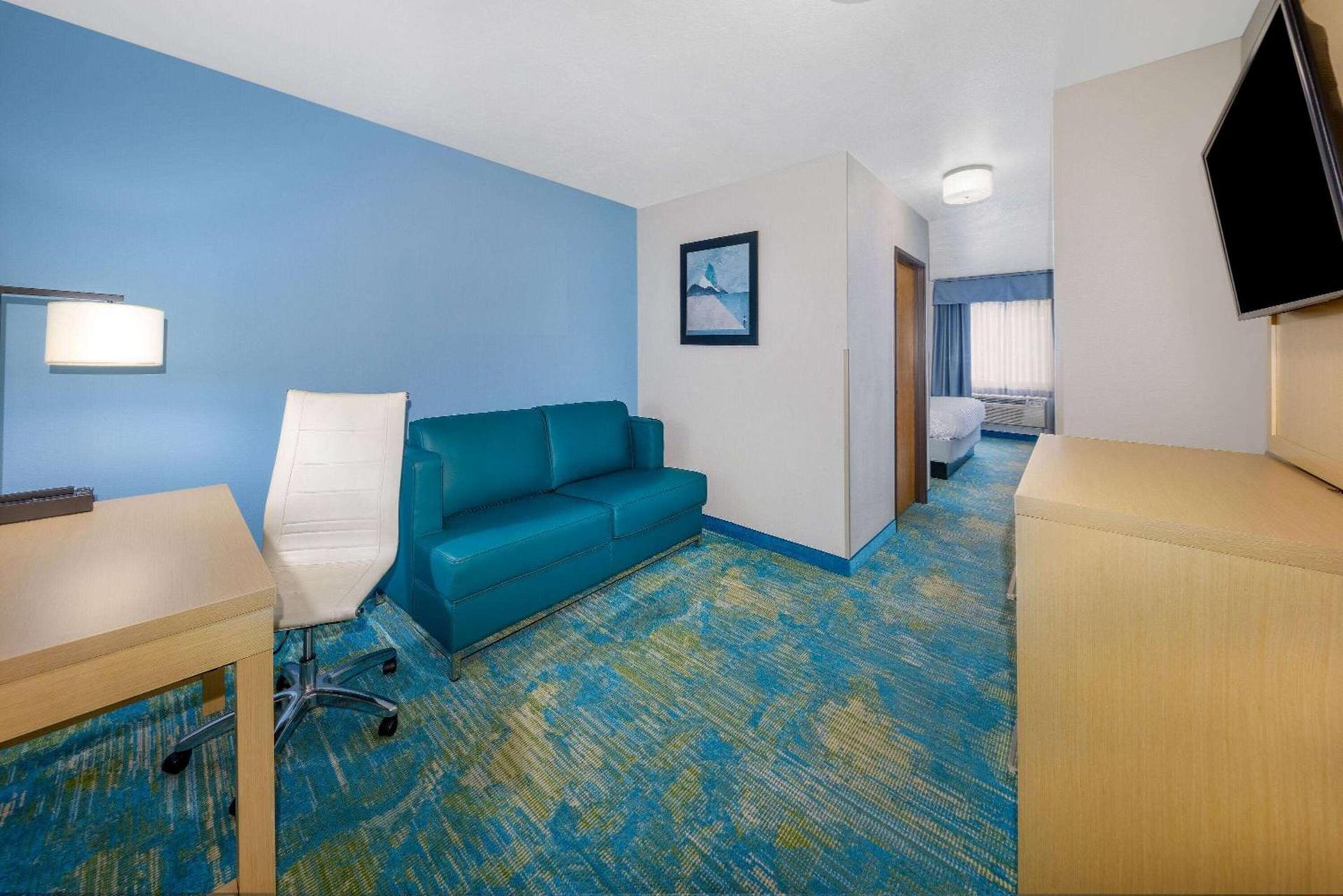 Days Inn by Wyndham Springville photo 25