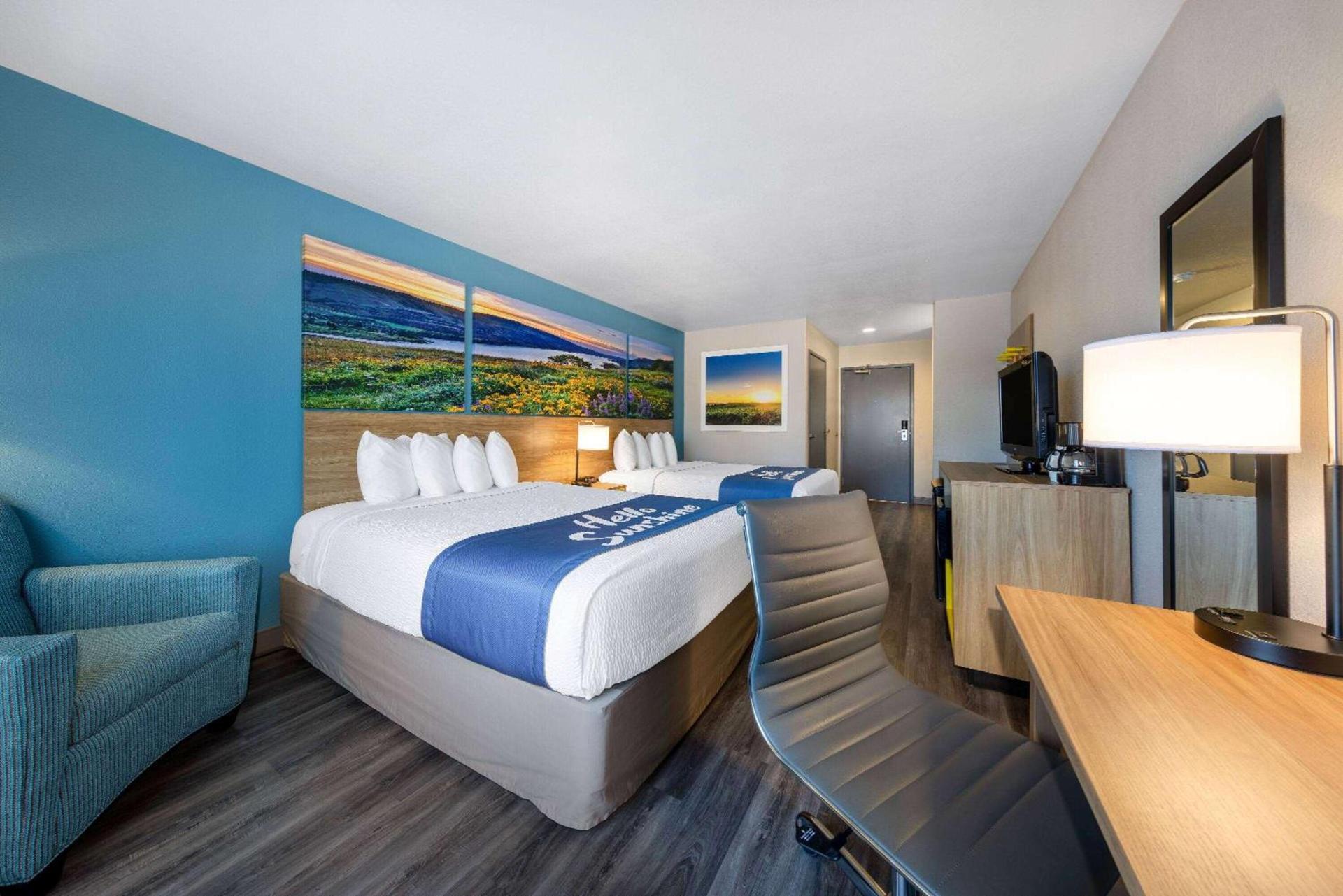 Days Inn by Wyndham Lathrop photo 11