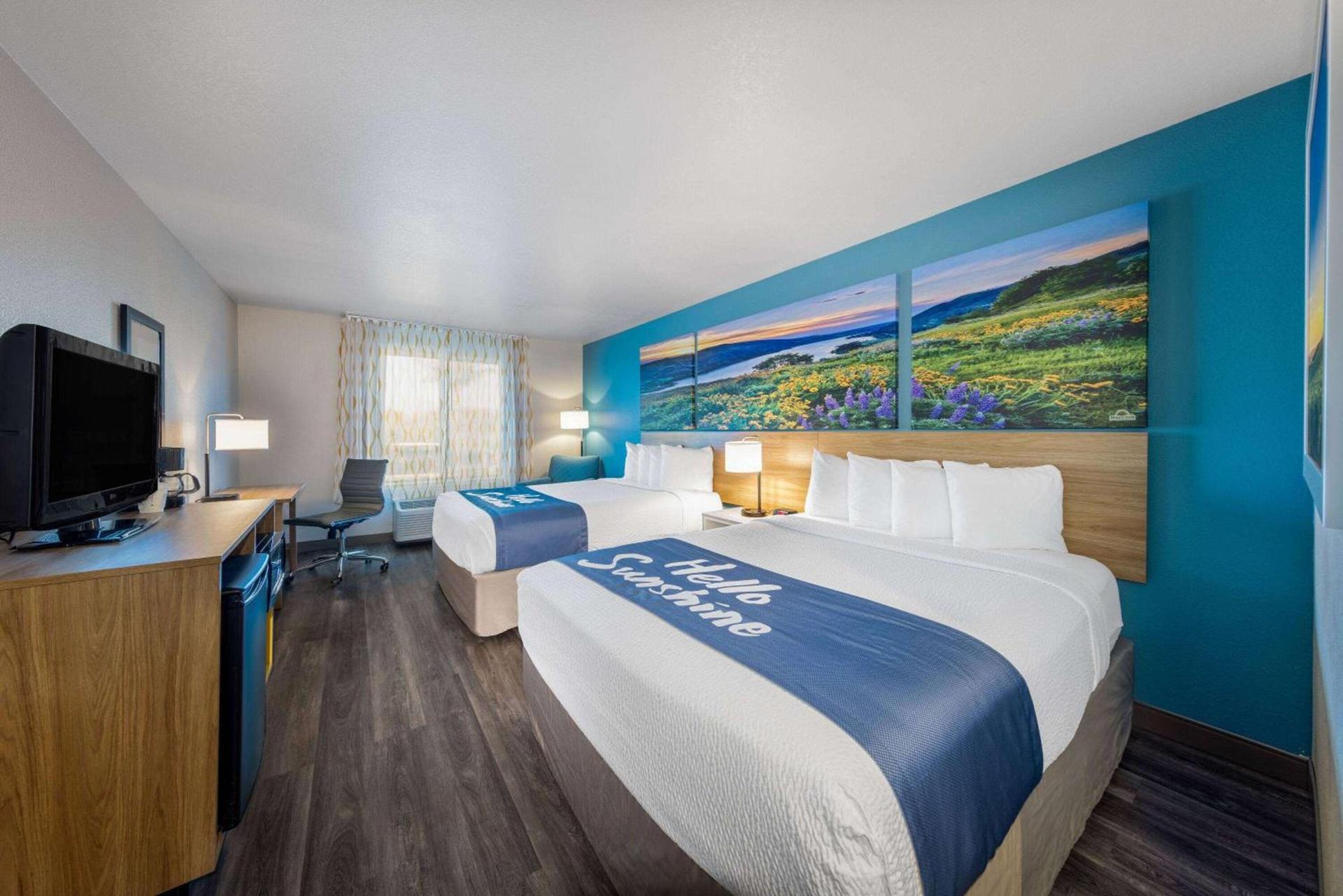 Days Inn by Wyndham Lathrop photo 13
