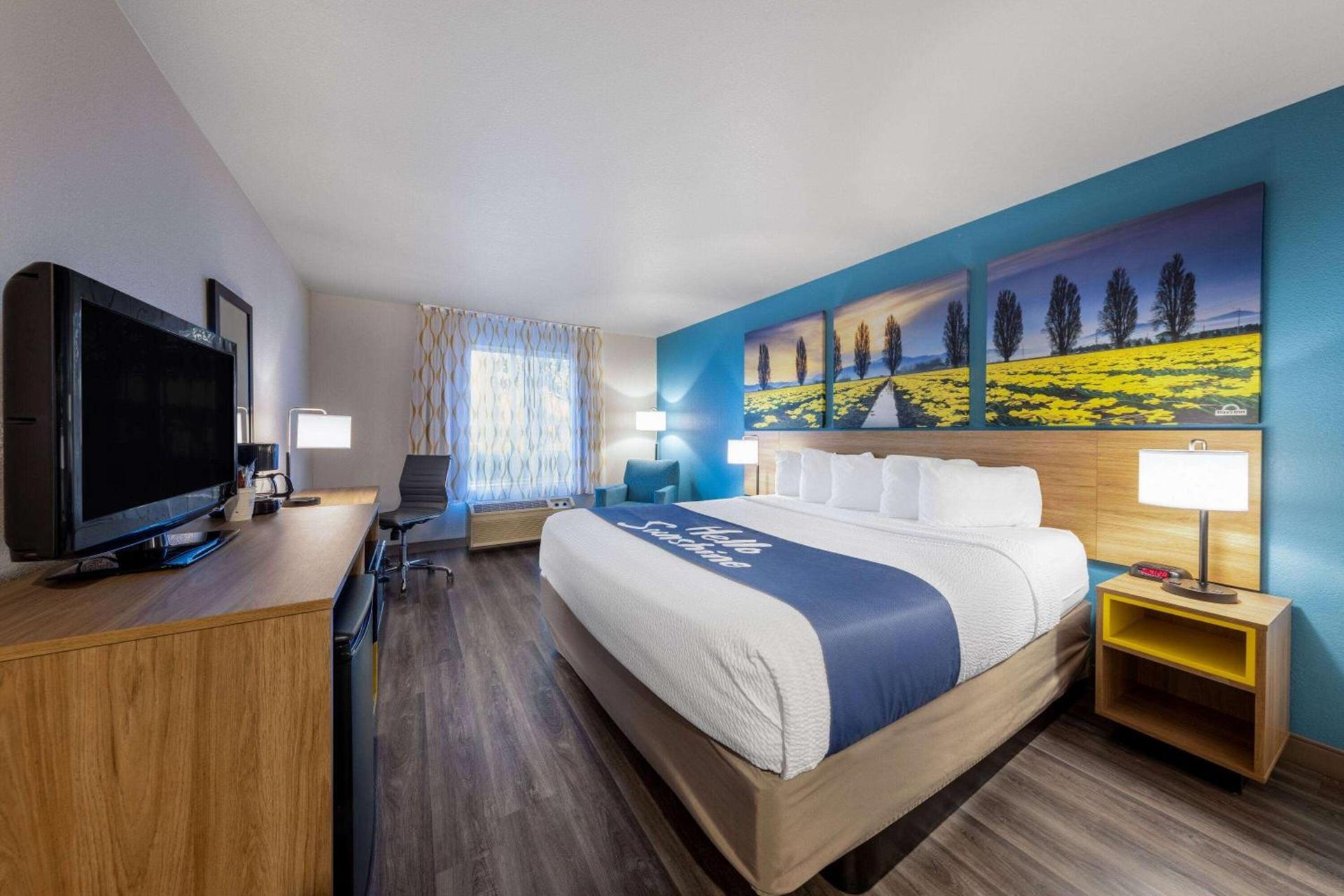 Days Inn by Wyndham Lathrop photo 16