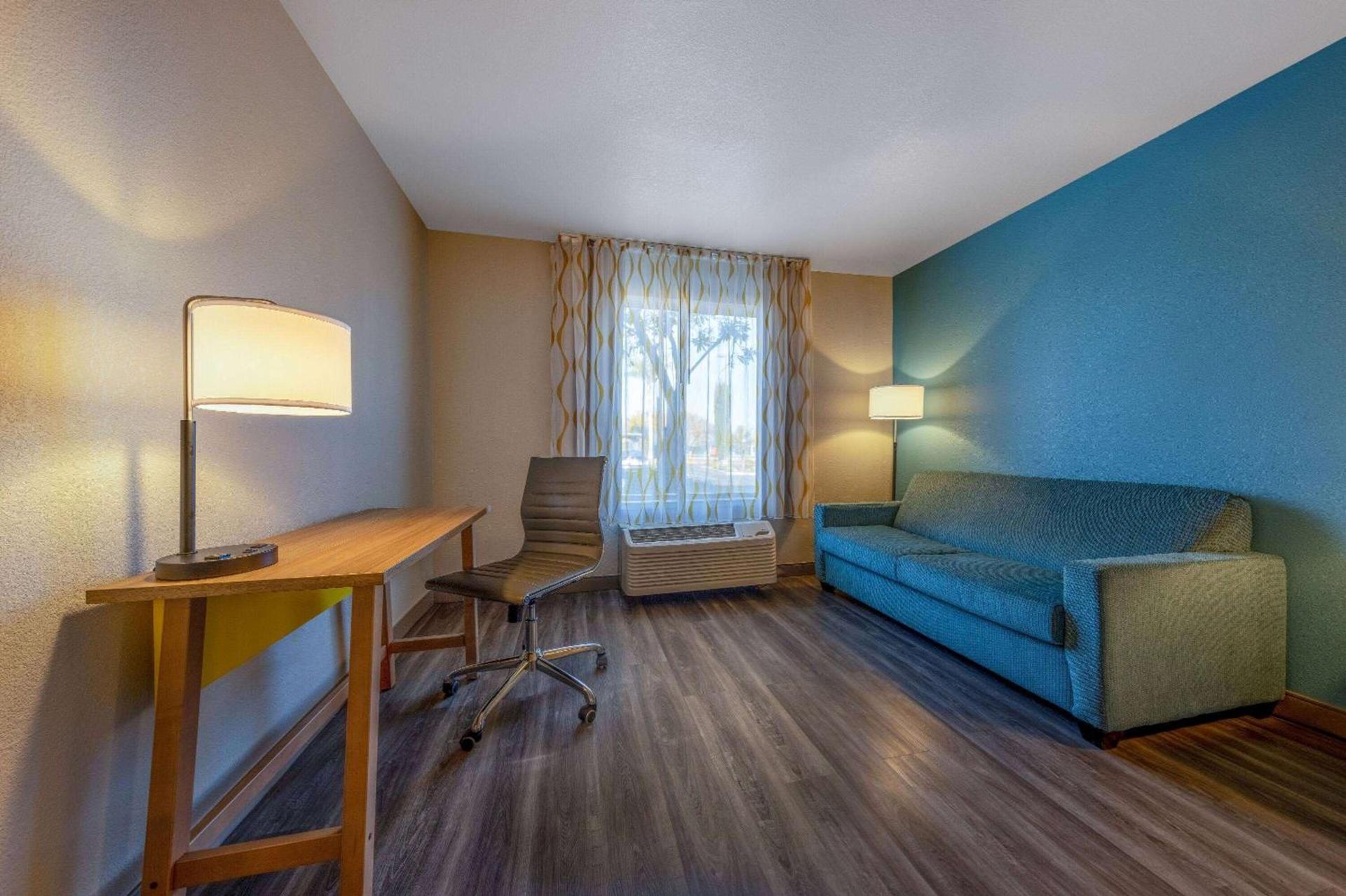 Days Inn by Wyndham Lathrop photo 17