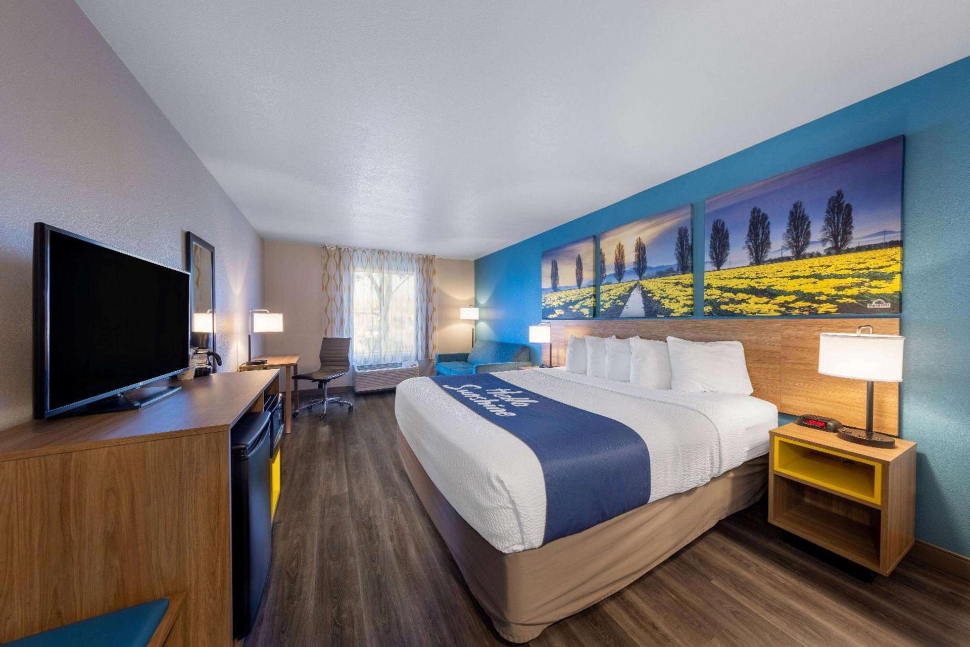 Days Inn by Wyndham Lathrop photo 18