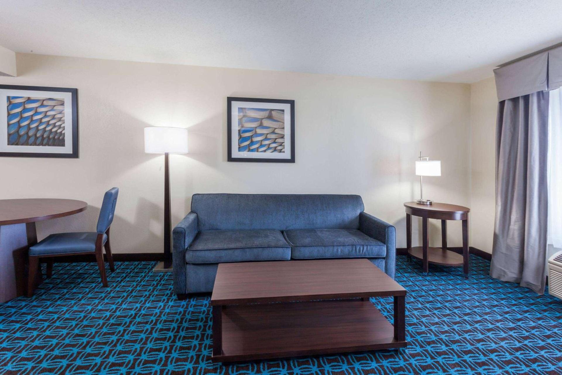Wingate by Wyndham Chicago Schaumburg photo 12