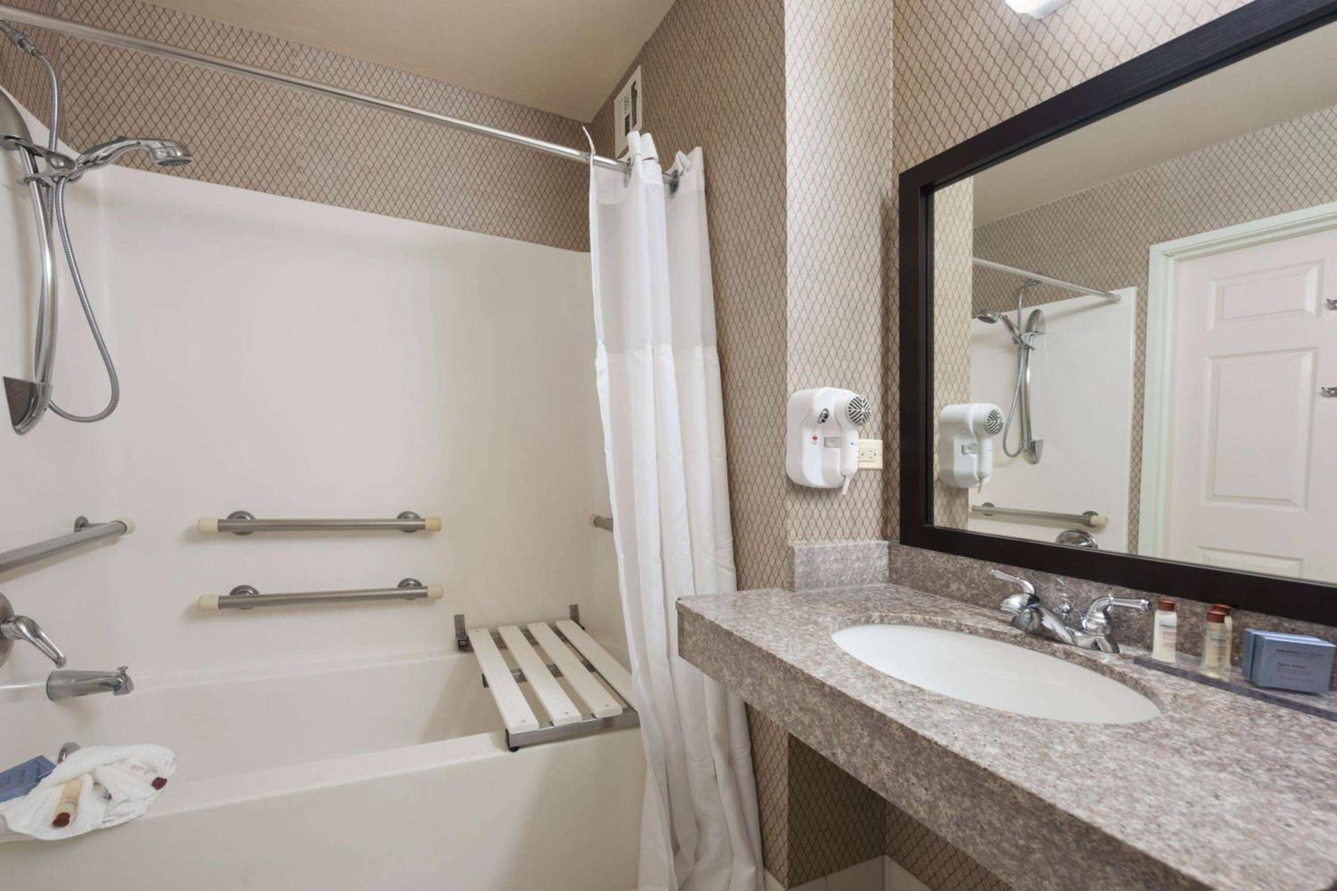 Wingate by Wyndham Chicago Schaumburg photo 18