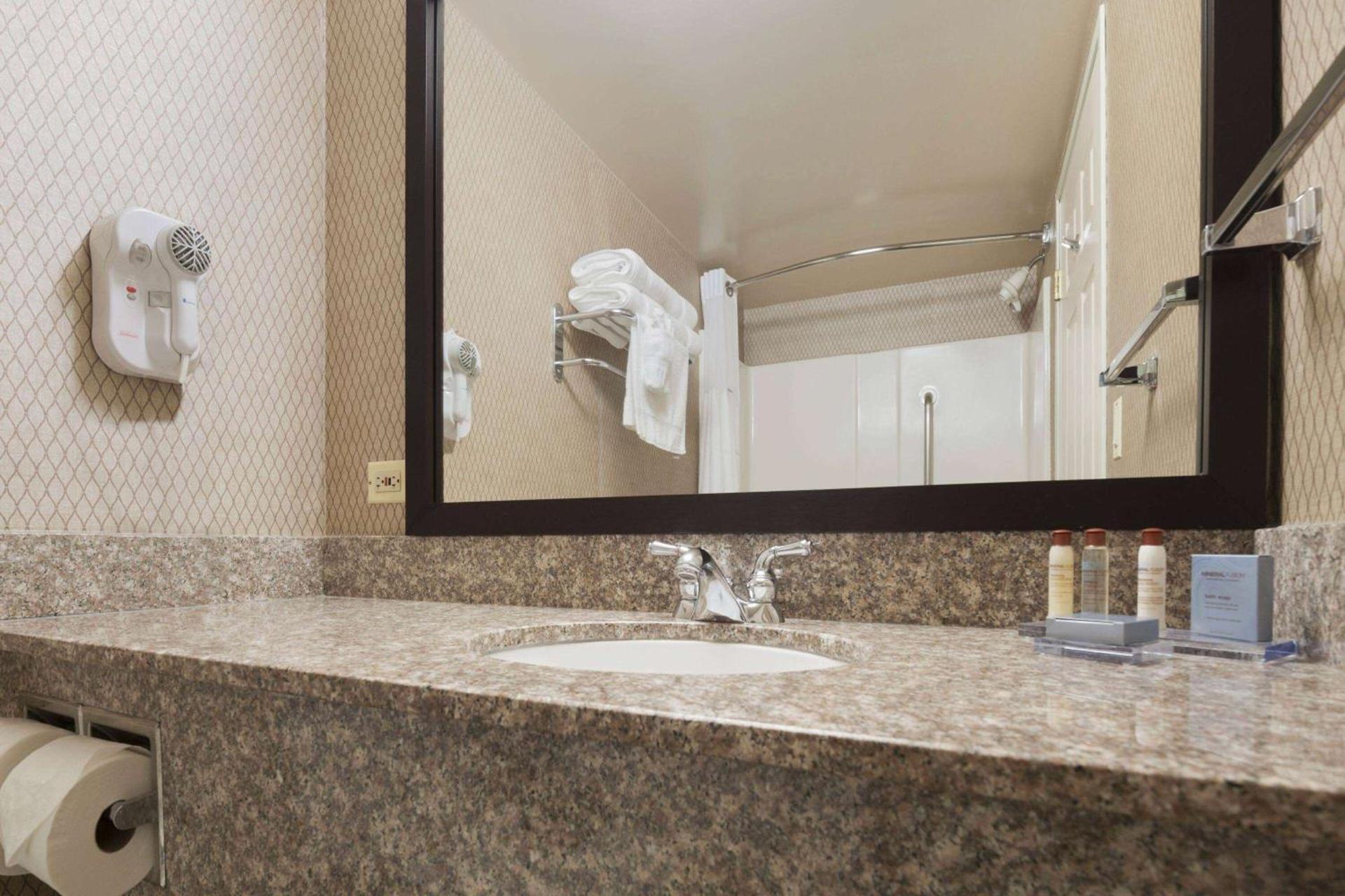 Wingate by Wyndham Chicago Schaumburg photo 19