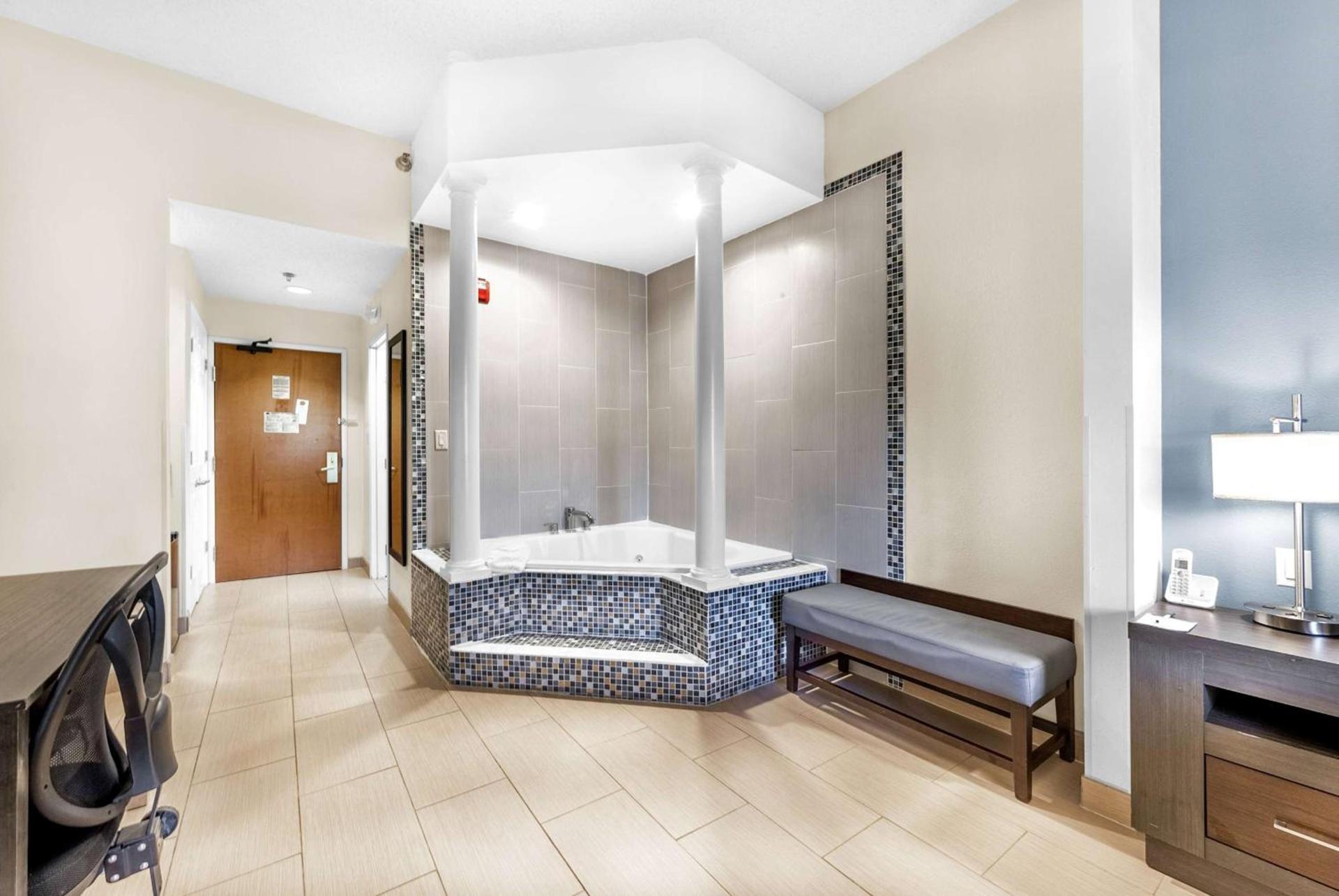Wingate by Wyndham Chicago Schaumburg photo 29