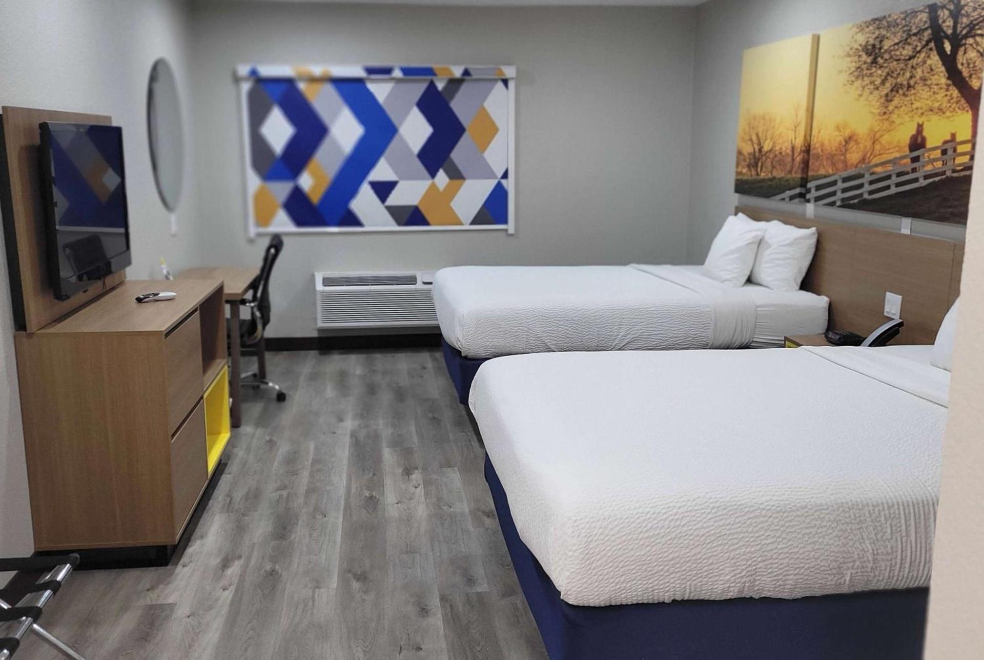 Days Inn by Wyndham Childress photo 7