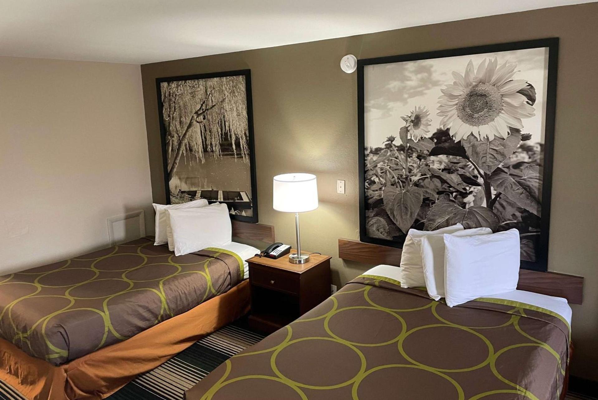 Red Lion Inn & Suites Junction City photo 10
