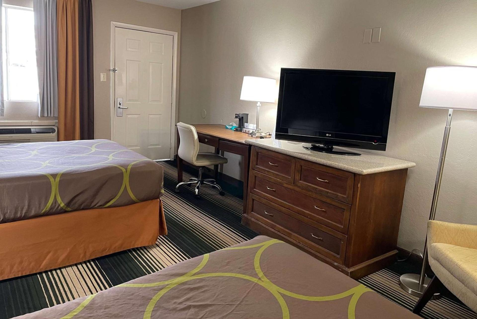 Red Lion Inn & Suites Junction City photo 9