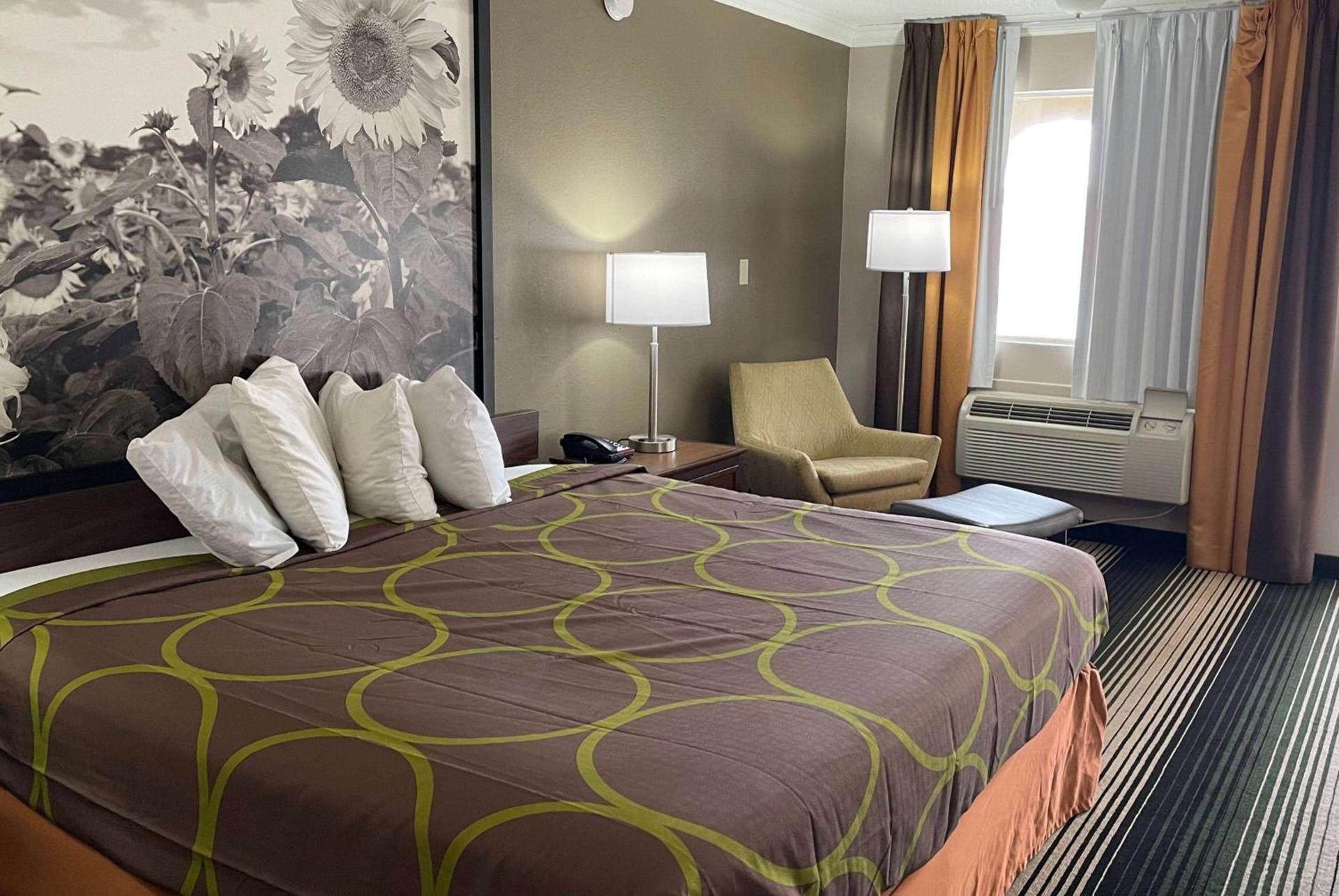 Red Lion Inn & Suites Junction City photo 8