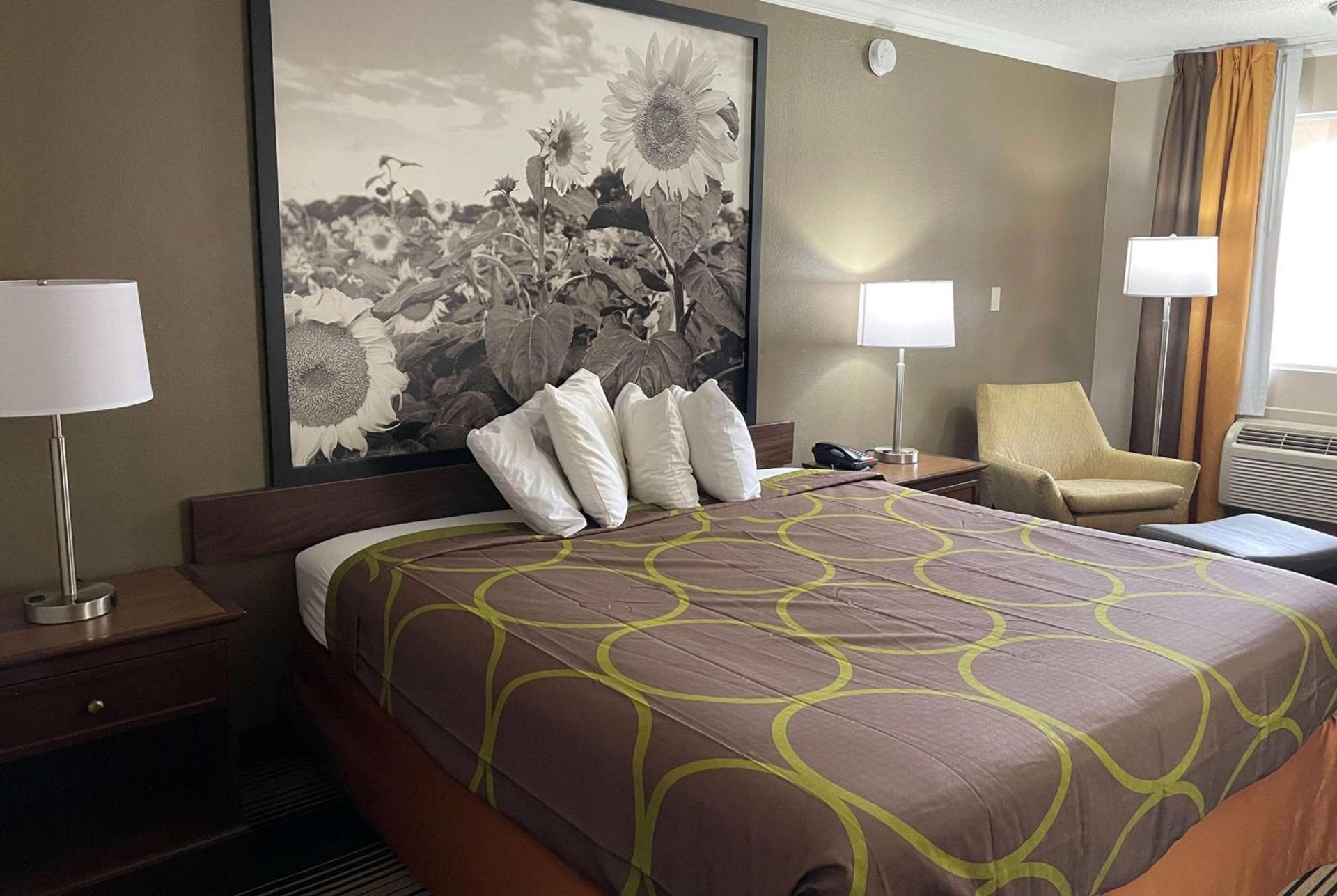 Red Lion Inn & Suites Junction City photo 14