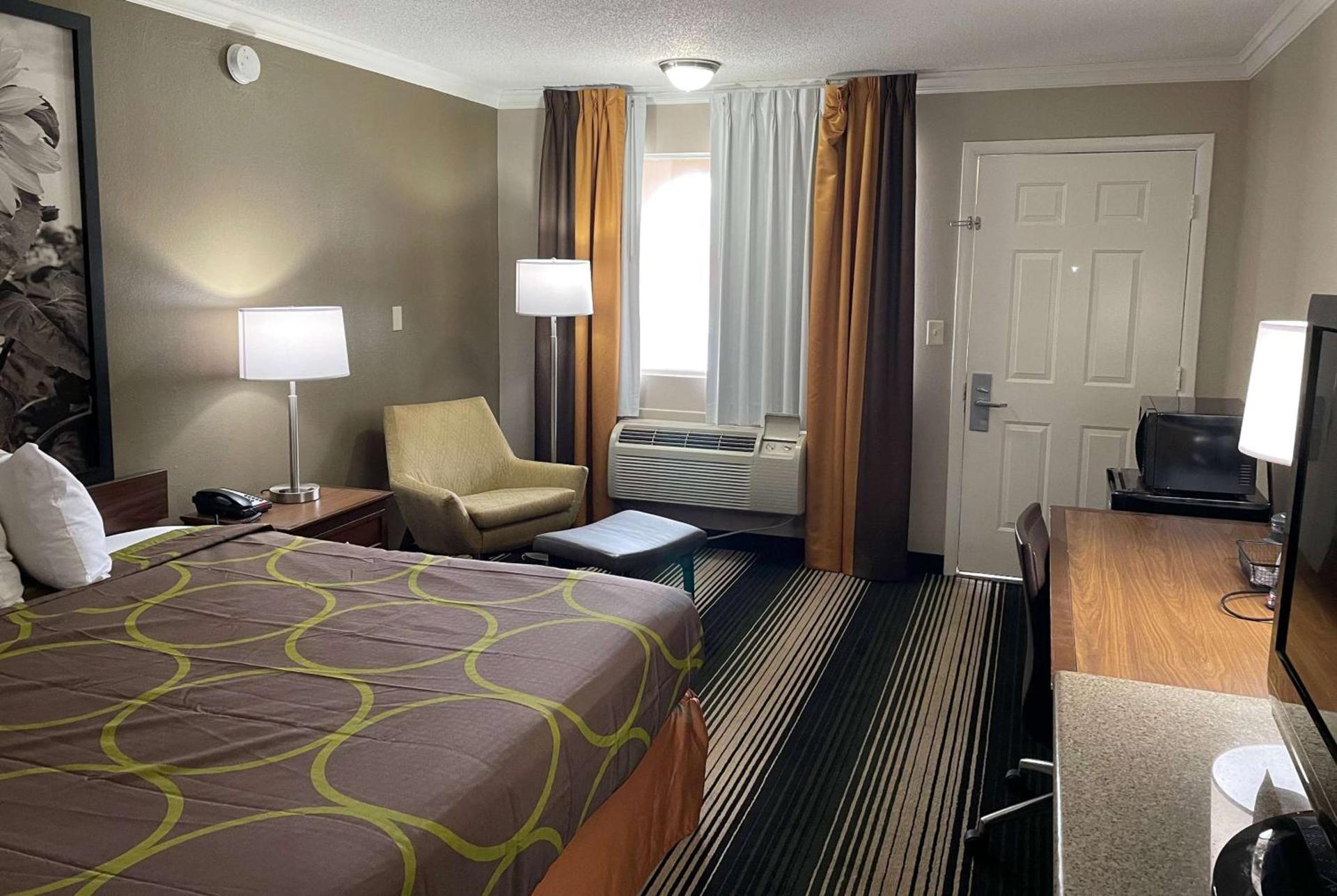 Red Lion Inn & Suites Junction City photo 85