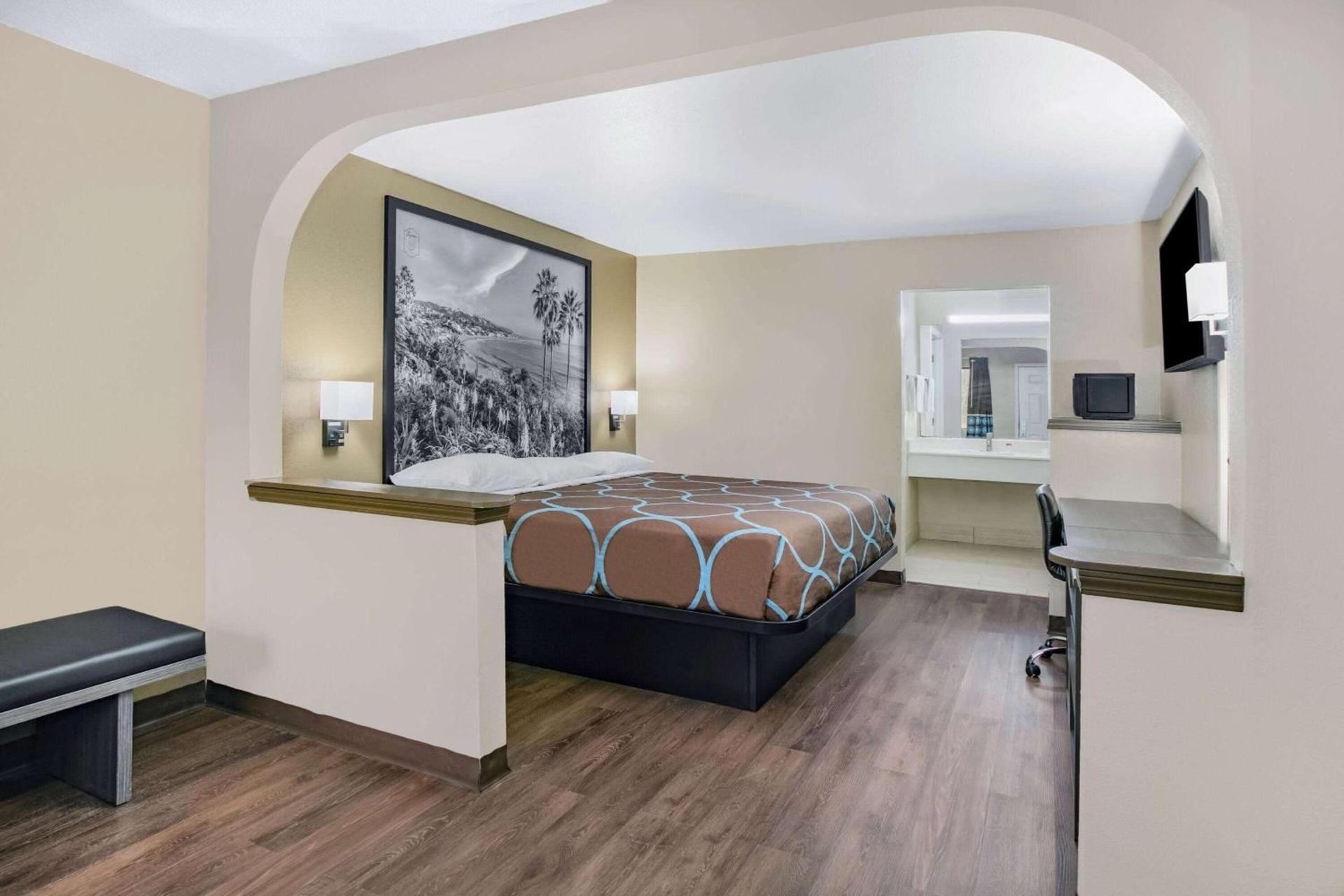 Super 8 by Wyndham Moss Point photo 10