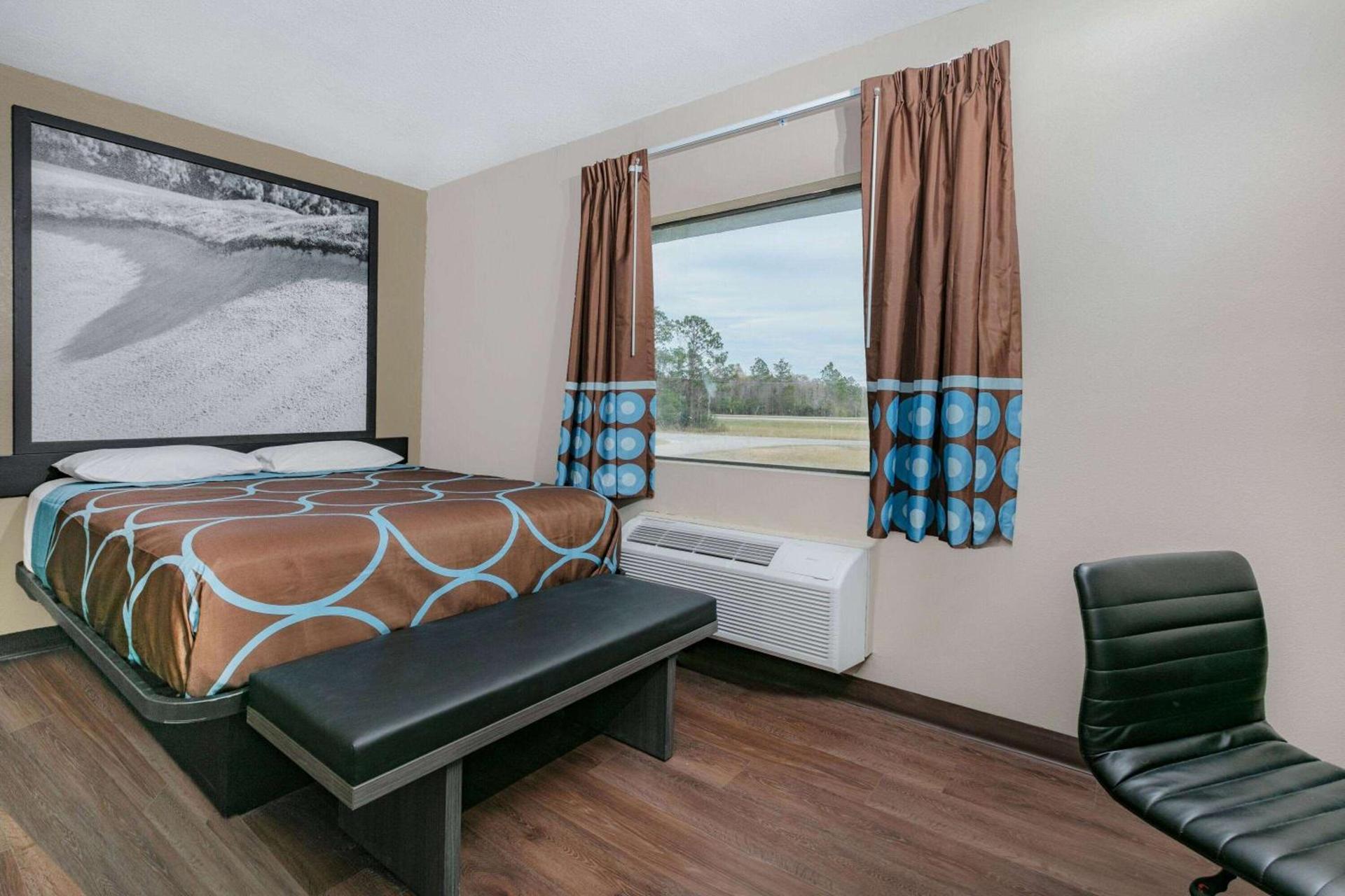 Super 8 by Wyndham Moss Point photo 12