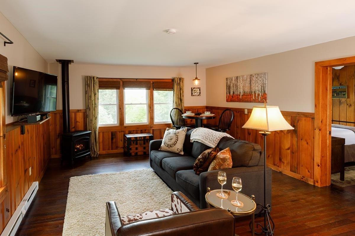 Friends Lake Inn photo 53