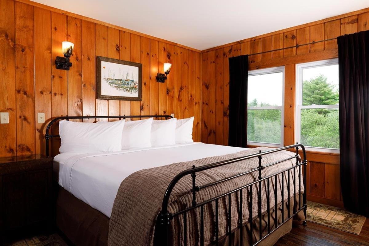 Friends Lake Inn photo 52