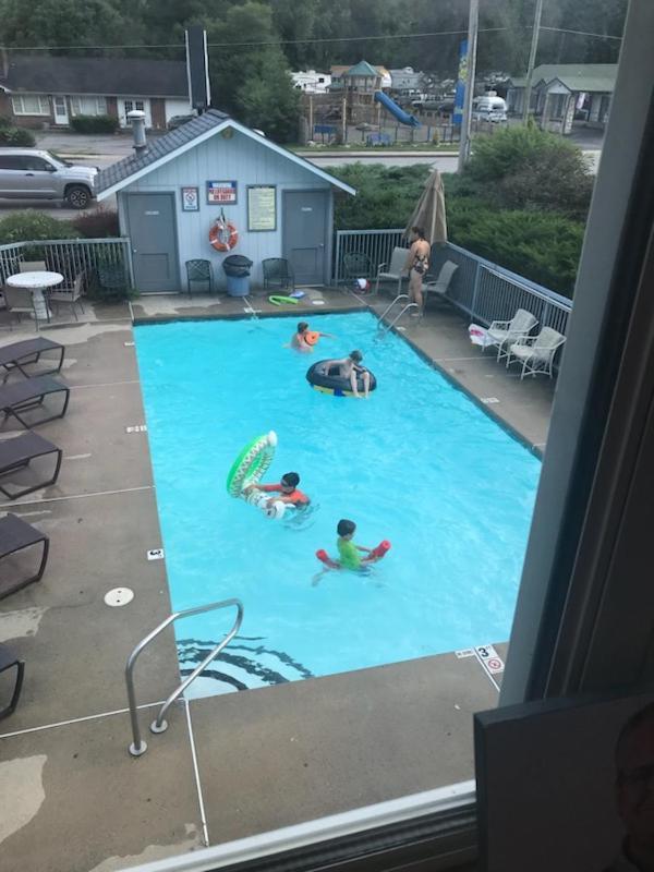 Four Seasons Inn photo 8