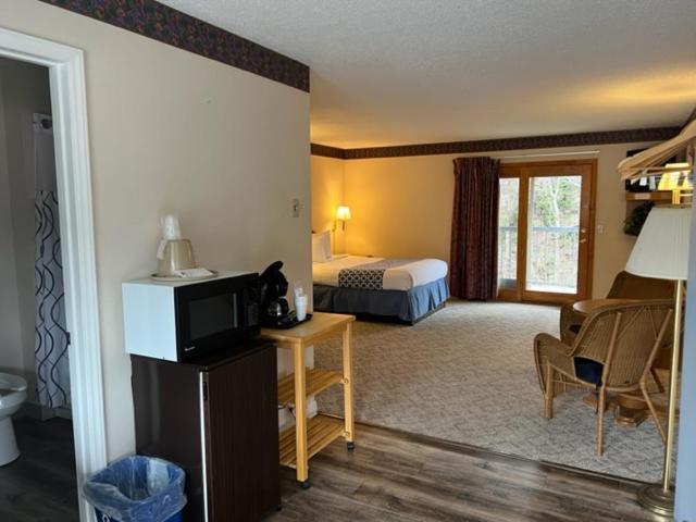 Four Seasons Inn photo 21