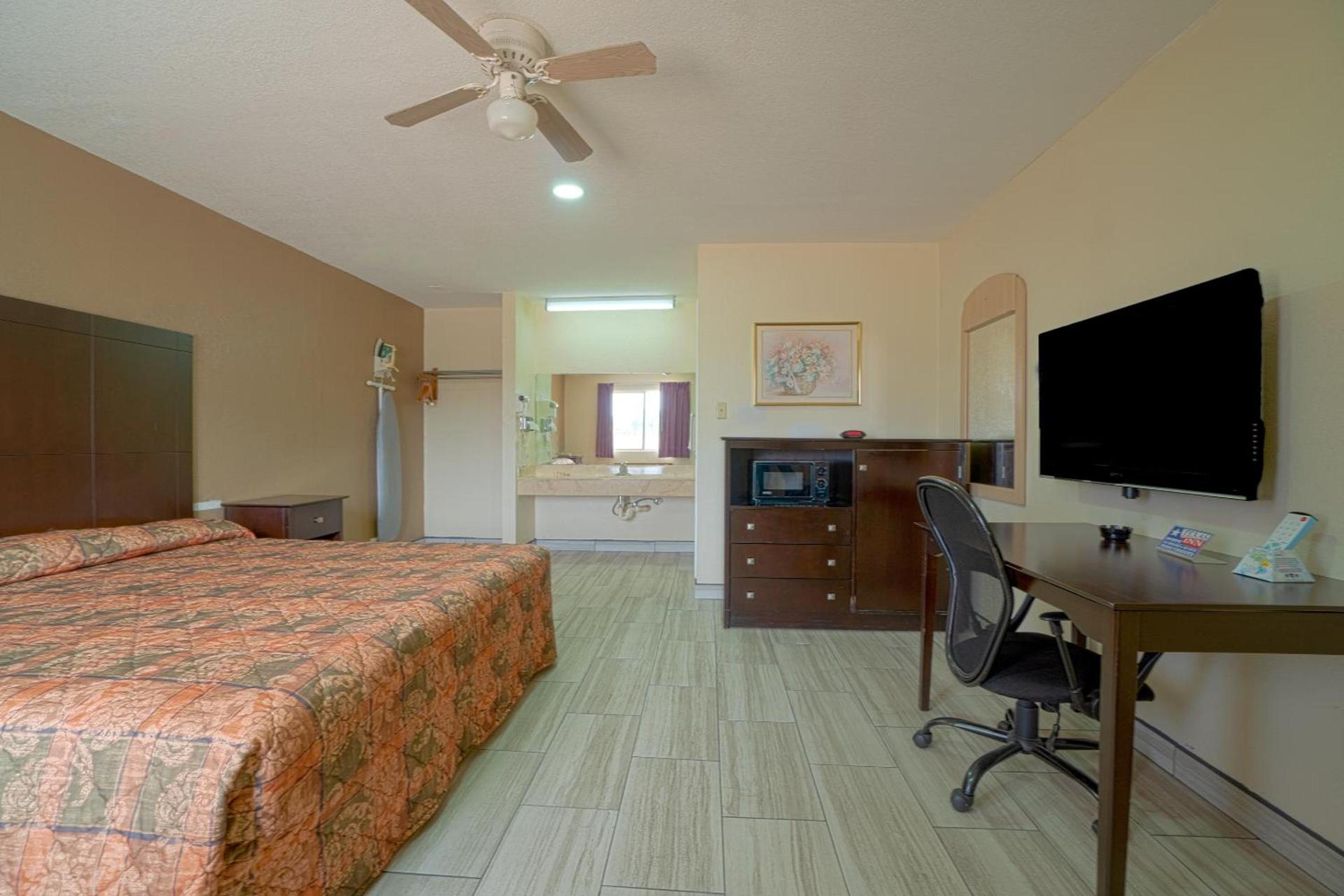 Texas Inn San Benito near Harlingen photo 42
