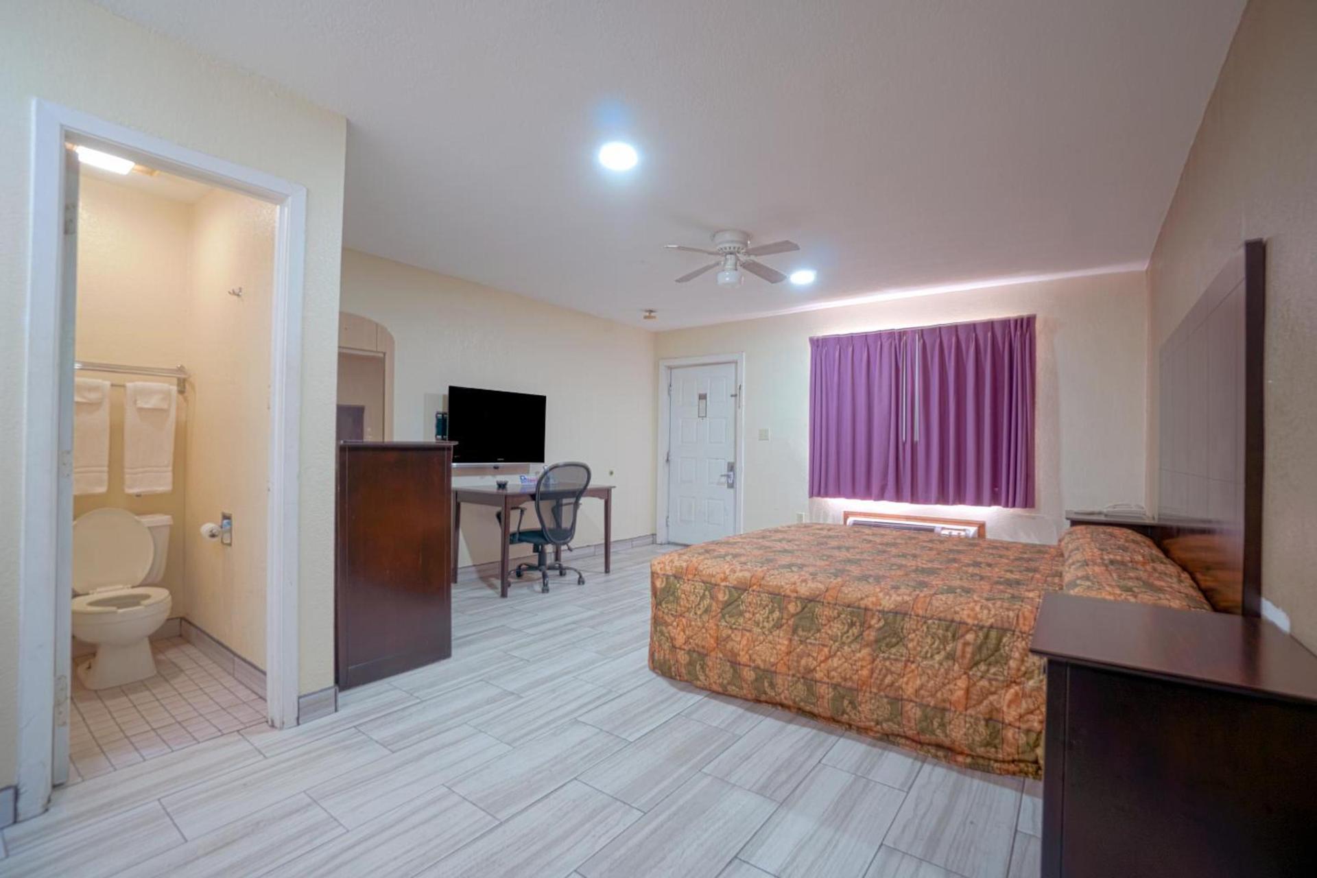 Texas Inn San Benito near Harlingen photo 41