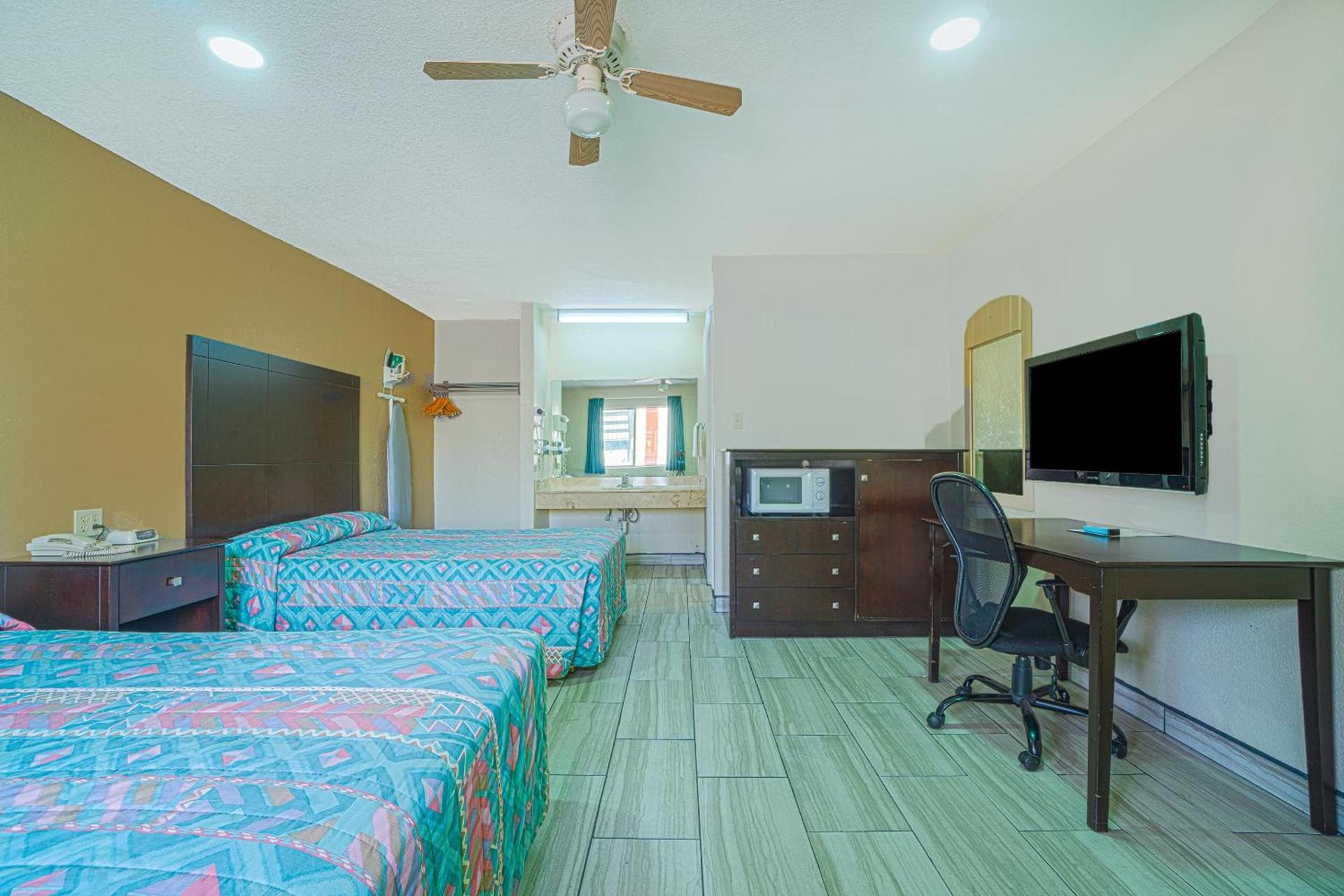 Texas Inn San Benito near Harlingen photo 53