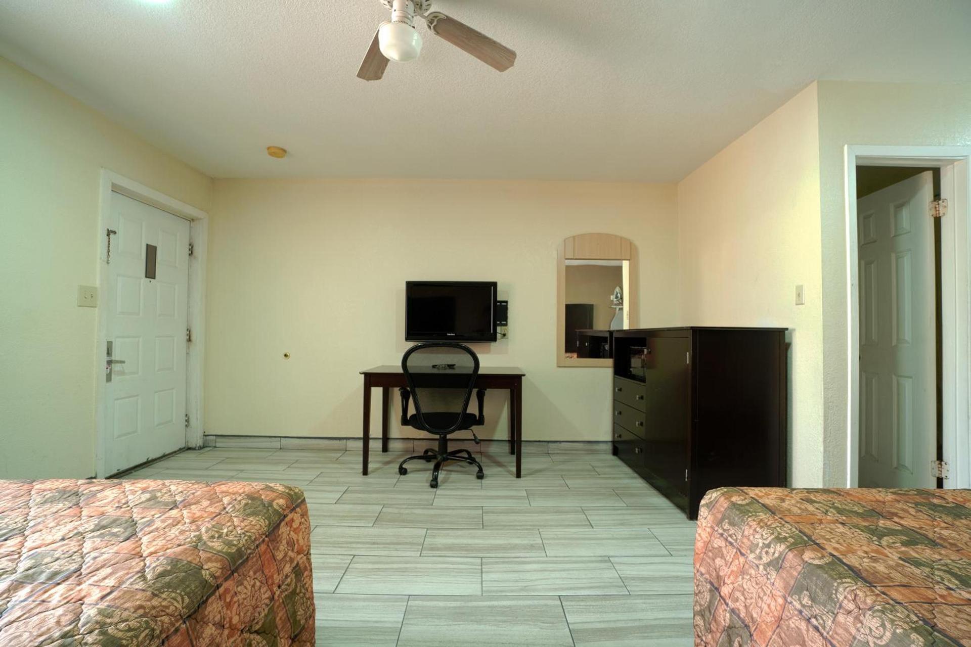 Texas Inn San Benito near Harlingen photo 62