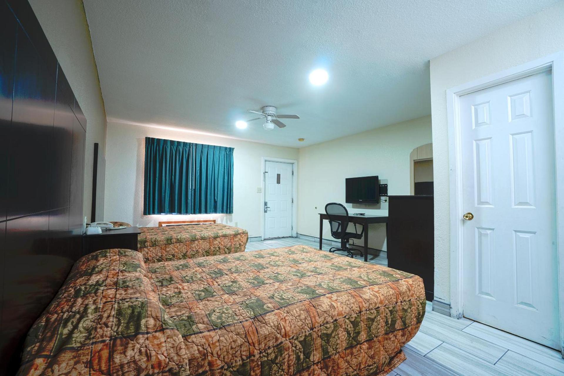 Texas Inn San Benito near Harlingen photo 63
