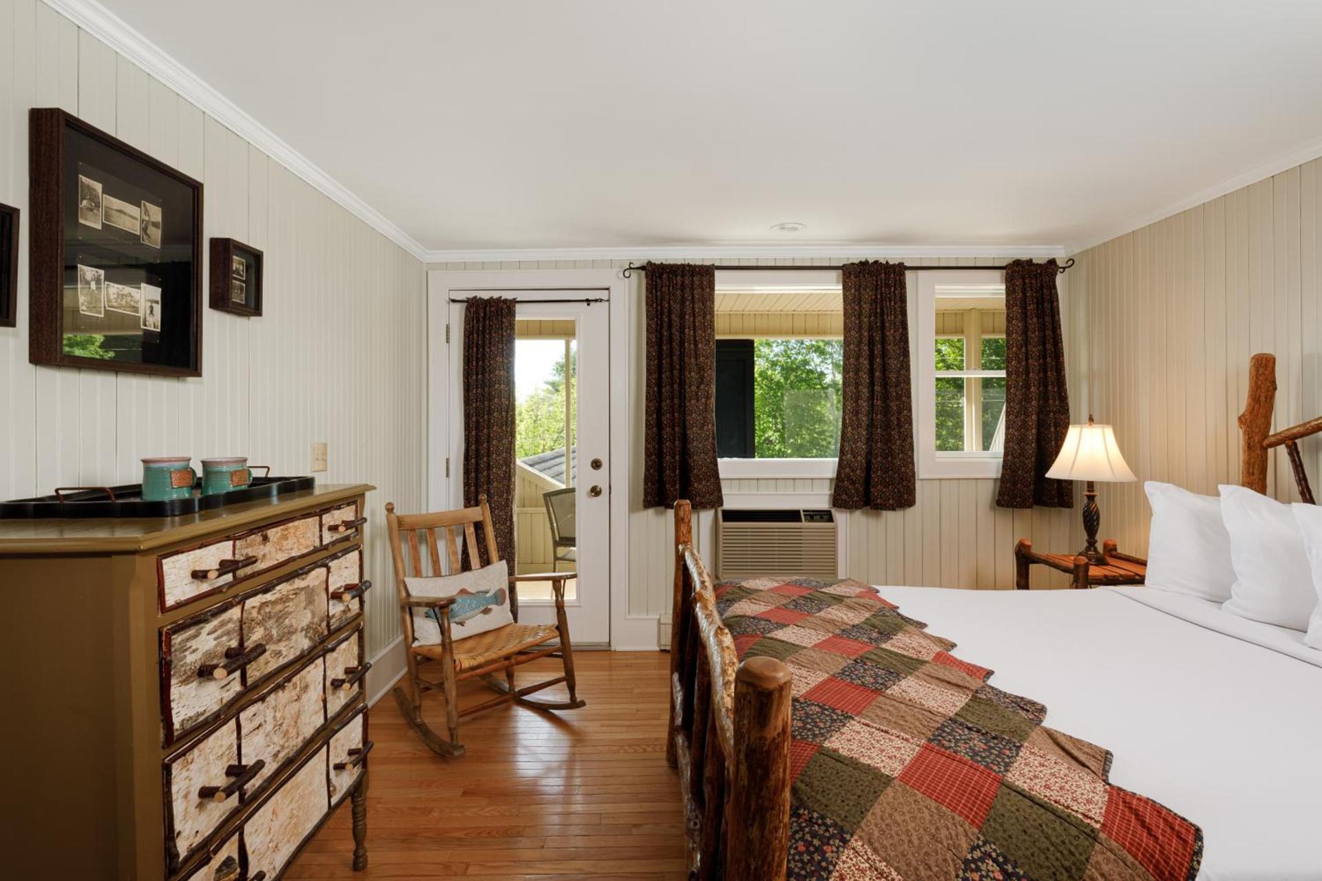 Friends Lake Inn photo 8