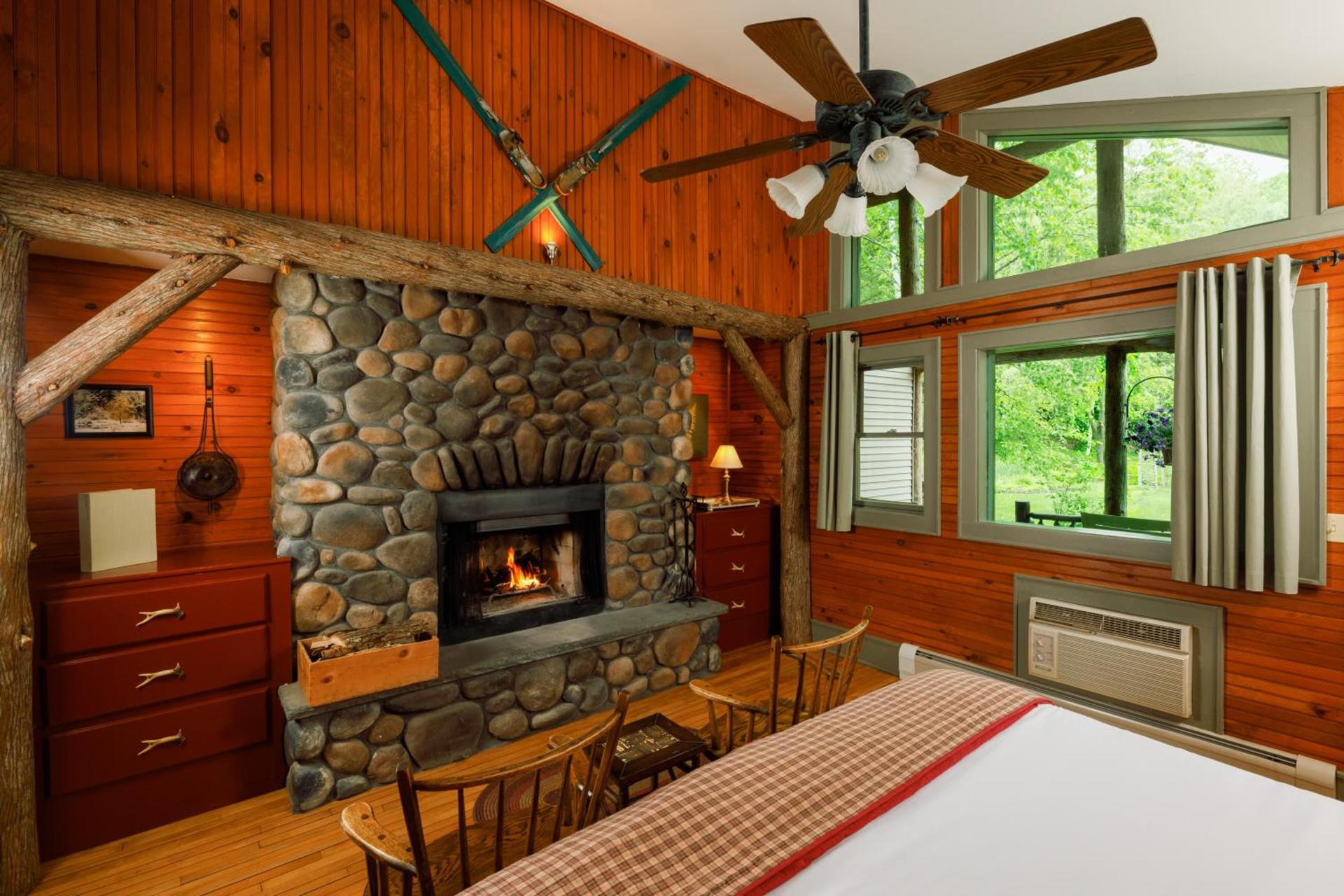 Friends Lake Inn photo 7