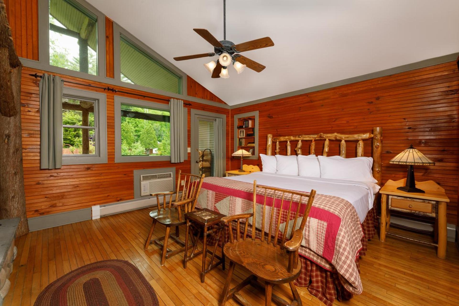 Friends Lake Inn photo 35