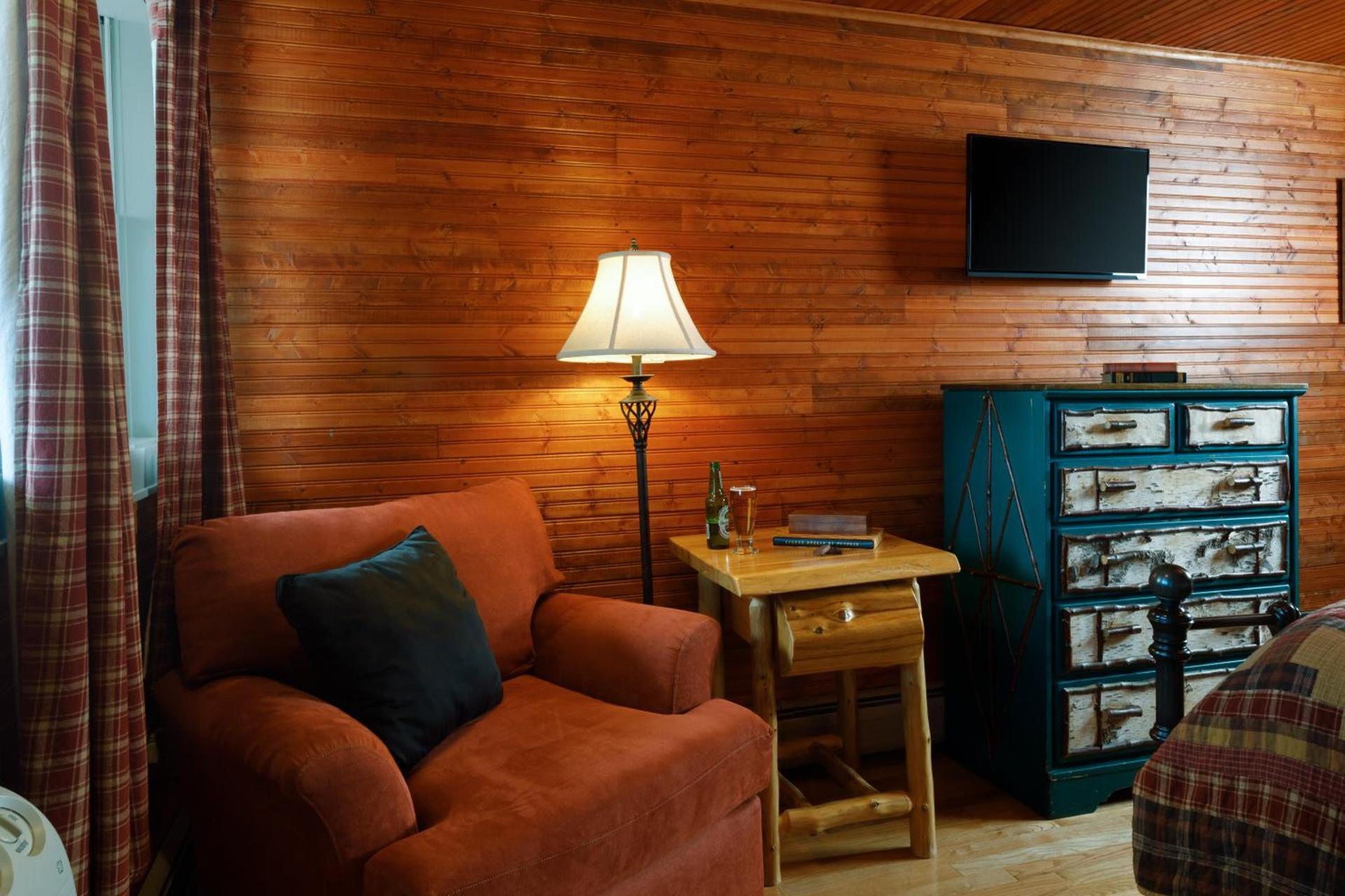 Friends Lake Inn photo 61