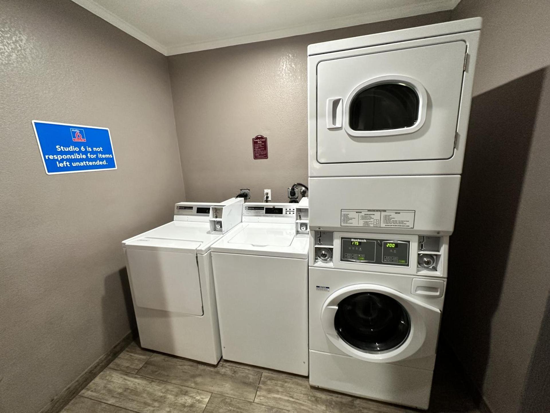 Super 8 by Wyndham Mesa Downtown Near Convention Center photo 7