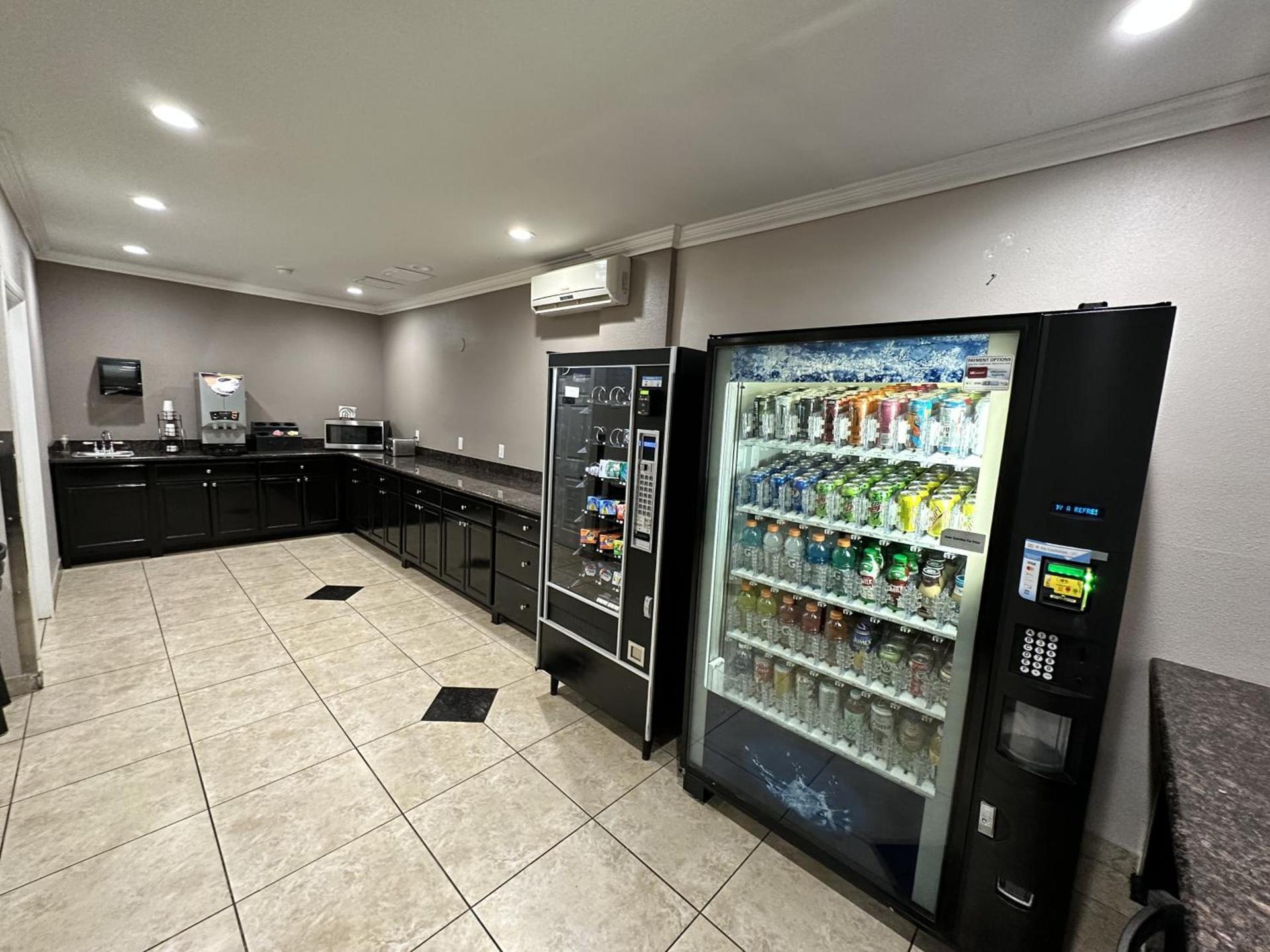 Super 8 by Wyndham Mesa Downtown Near Convention Center photo 46