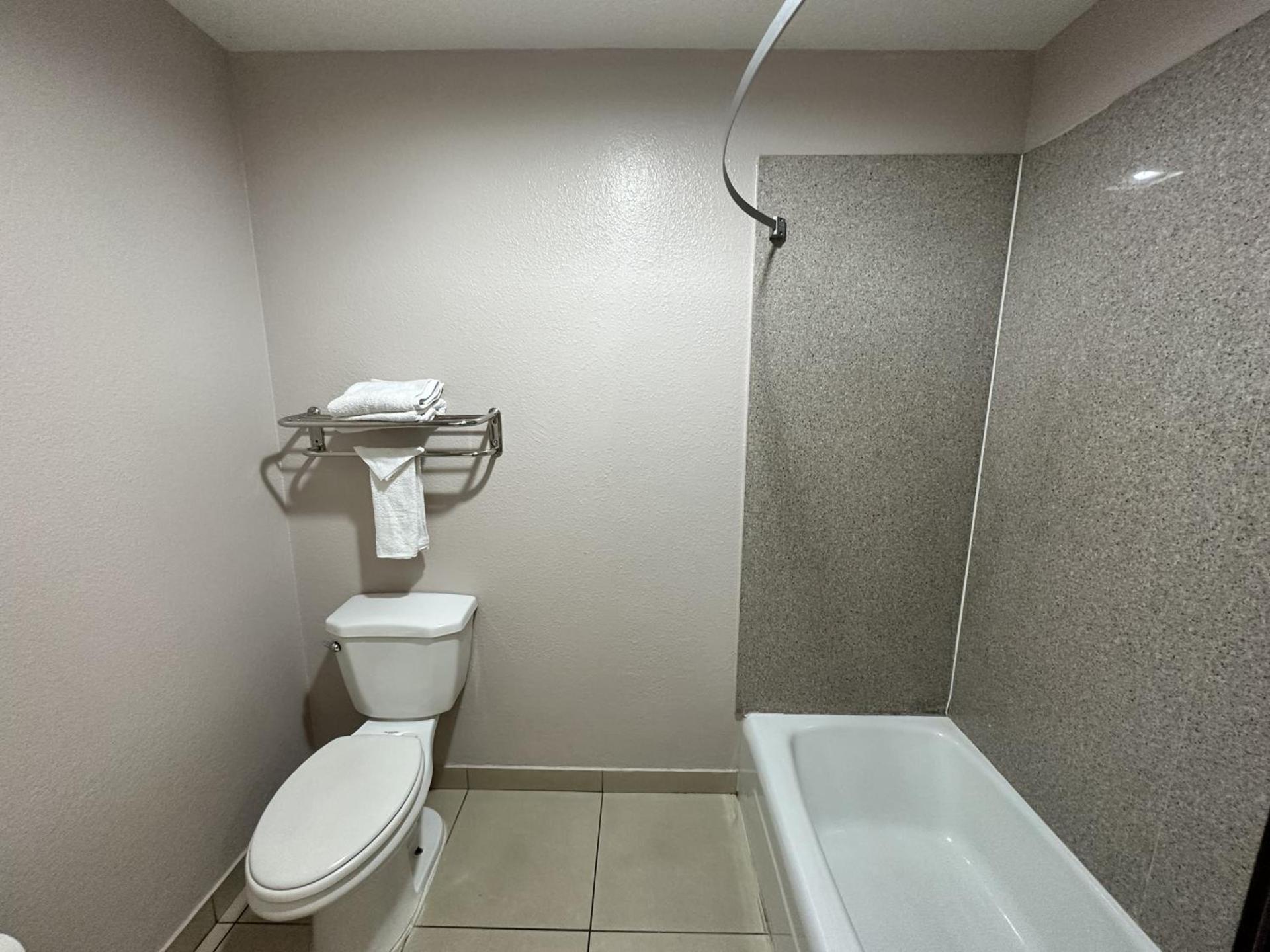 Super 8 by Wyndham Mesa Downtown Near Convention Center photo 44
