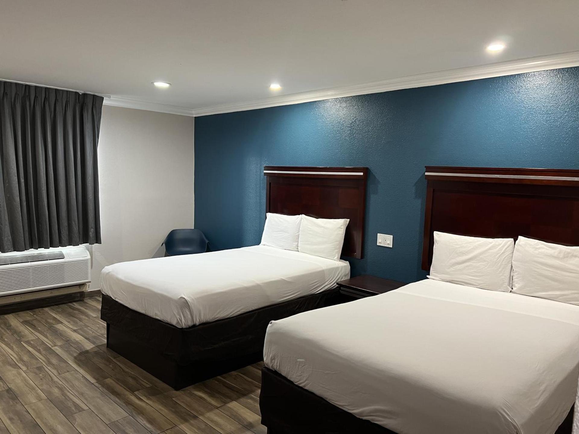 Super 8 by Wyndham Mesa Downtown Near Convention Center photo 10