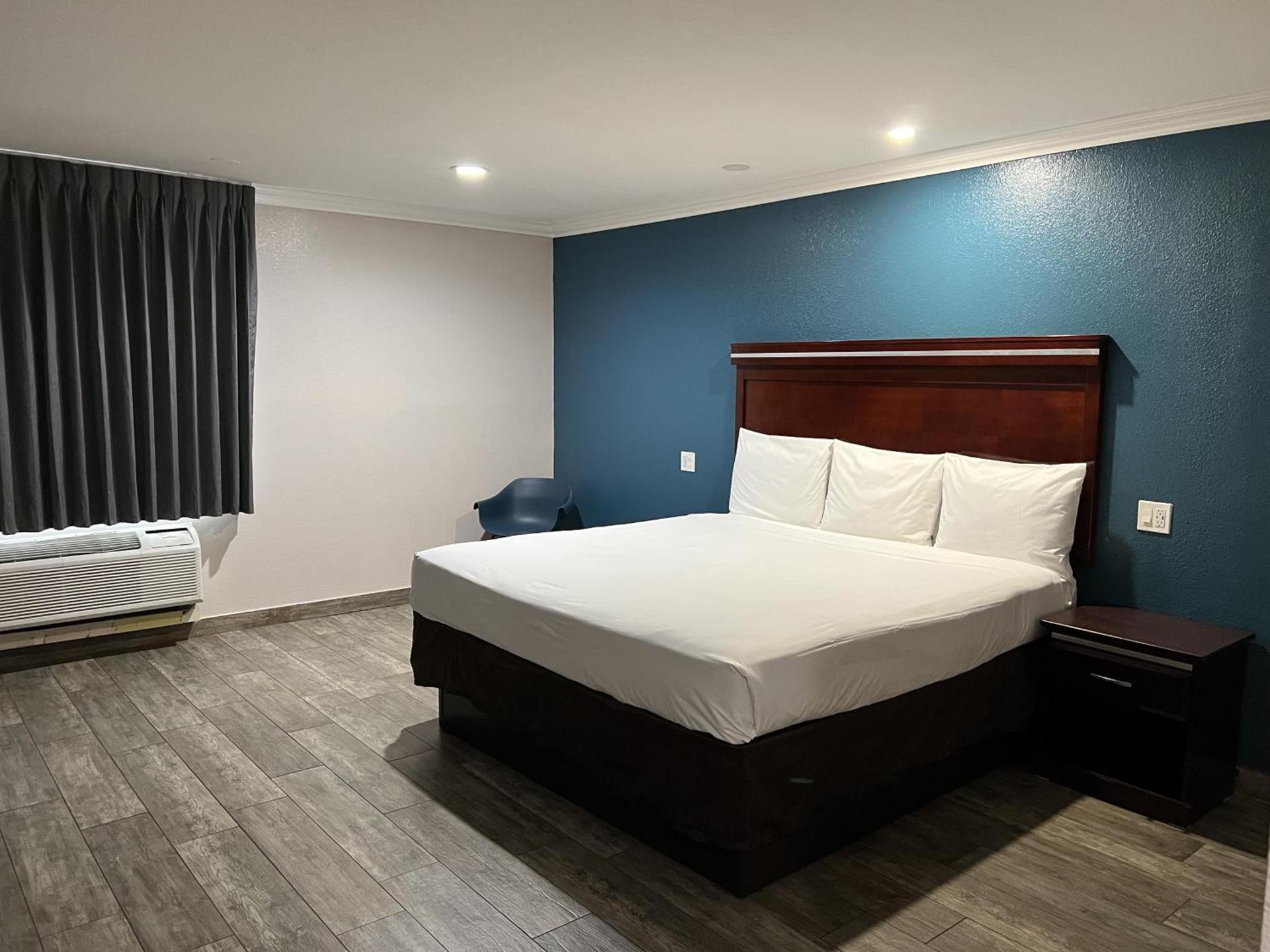 Super 8 by Wyndham Mesa Downtown Near Convention Center photo 15