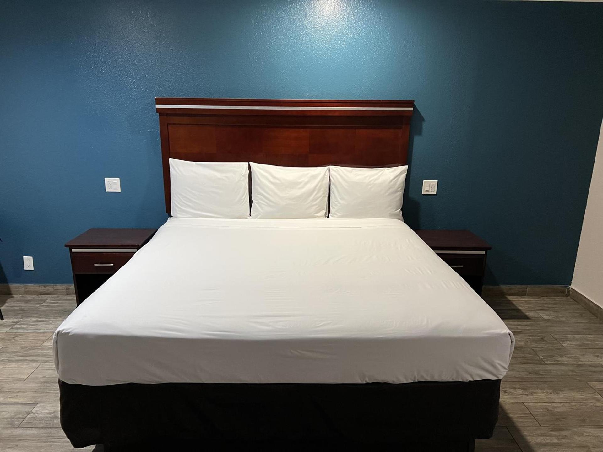 Super 8 by Wyndham Mesa Downtown Near Convention Center photo 27