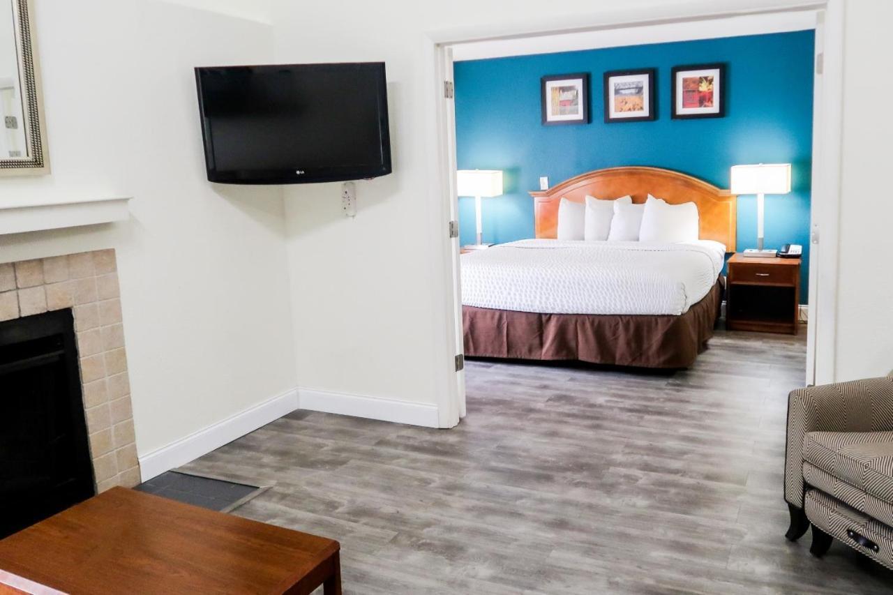 Tysons Corner Suites, A Baymont by Wyndham photo 45
