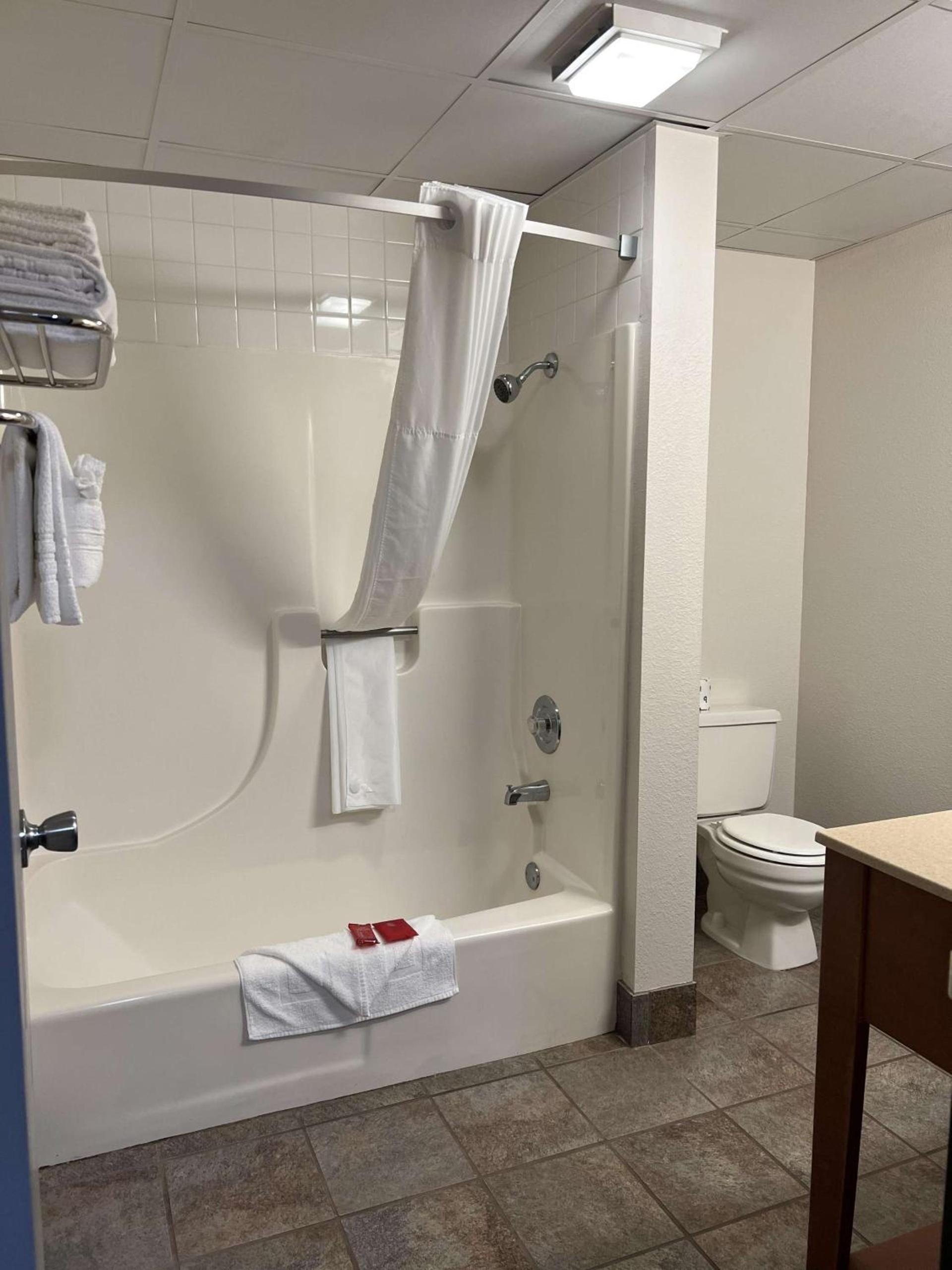 SureStay Plus Hotel by Best Western Grand Island photo 24