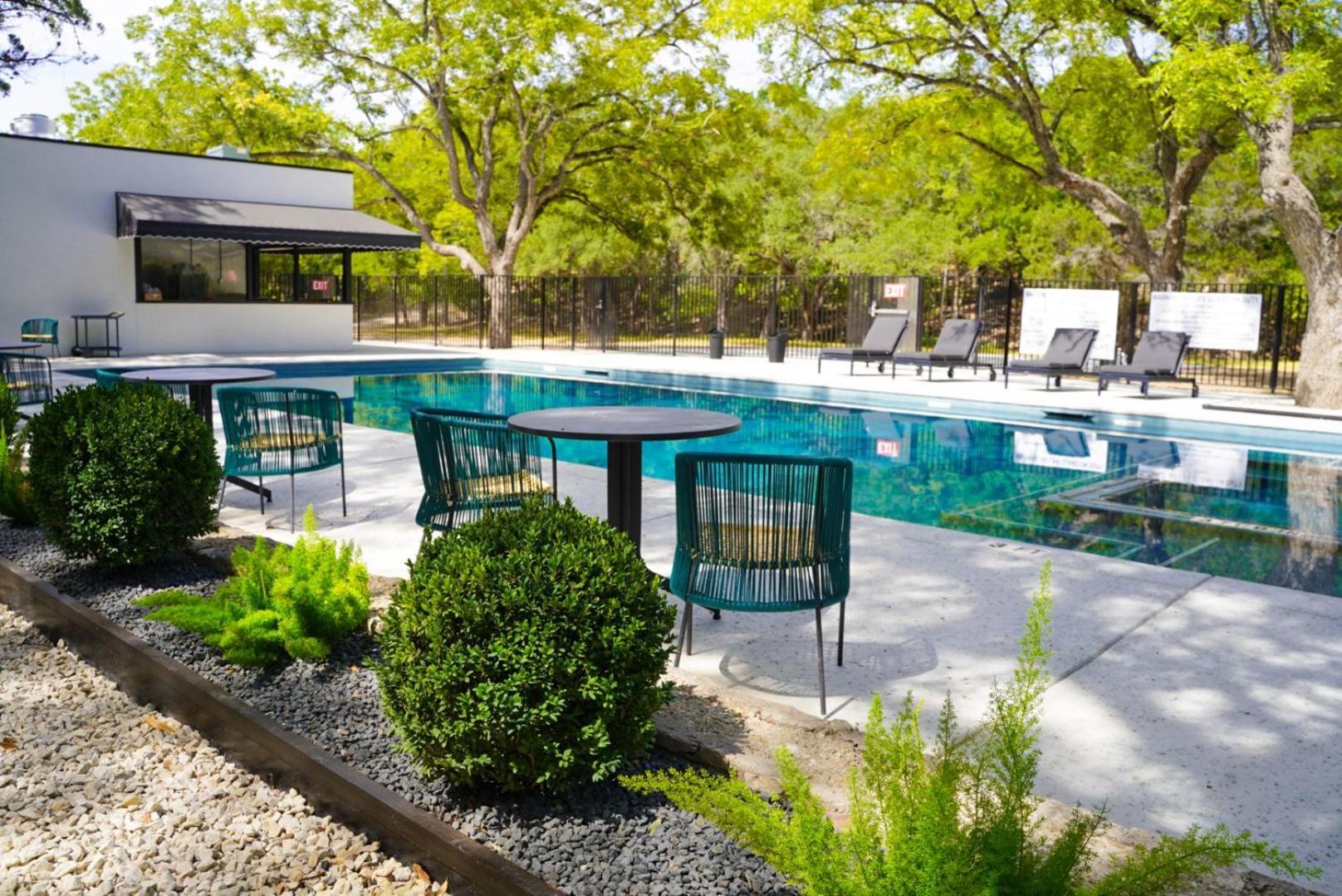 Wimberley Inn & bar photo 4