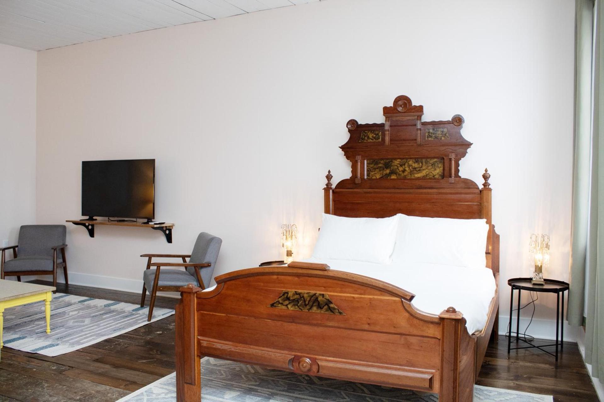 Bischoff Inn photo 53