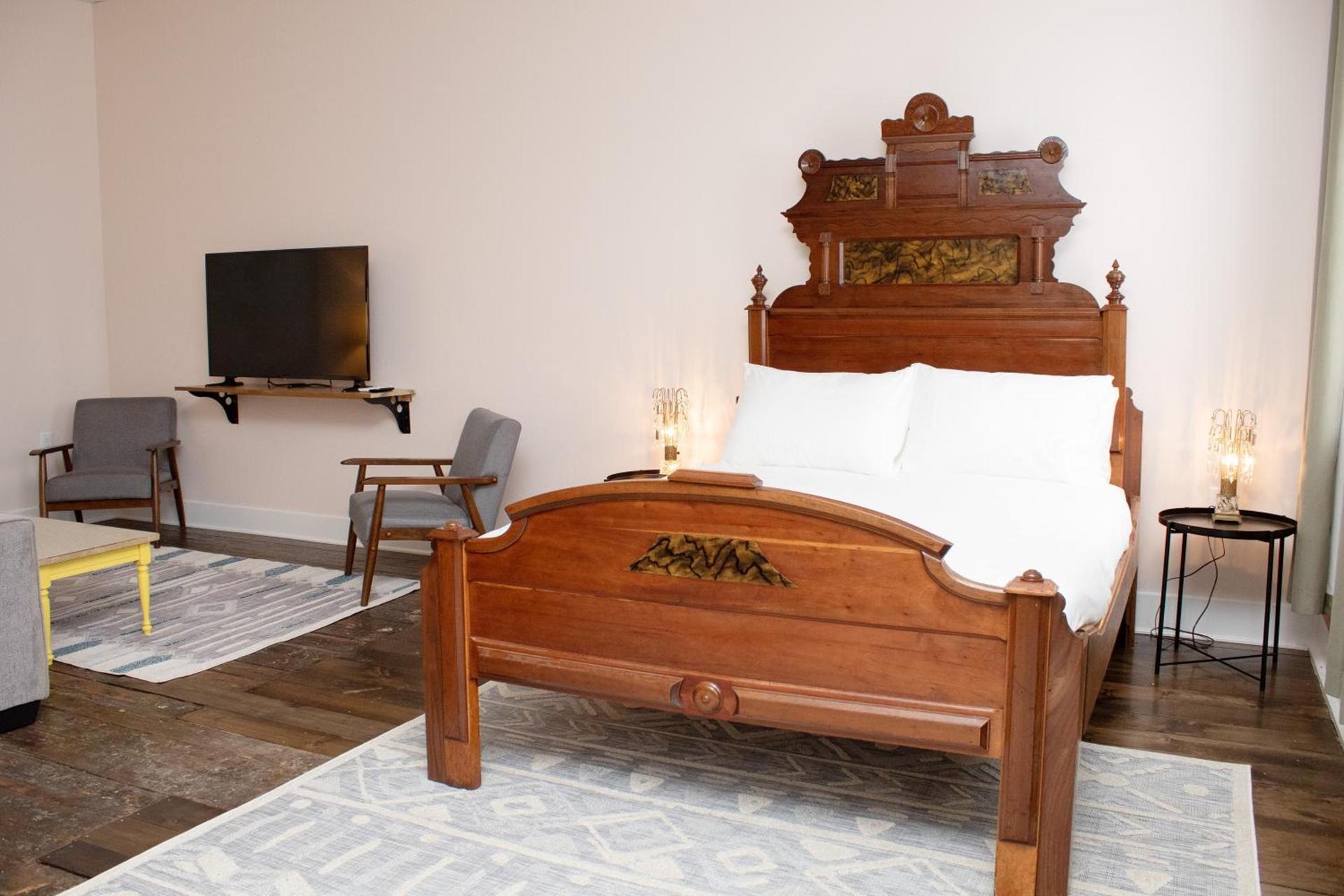 Bischoff Inn photo 43