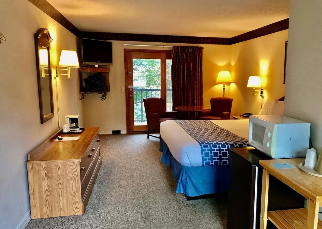 Four Seasons Inn photo 39