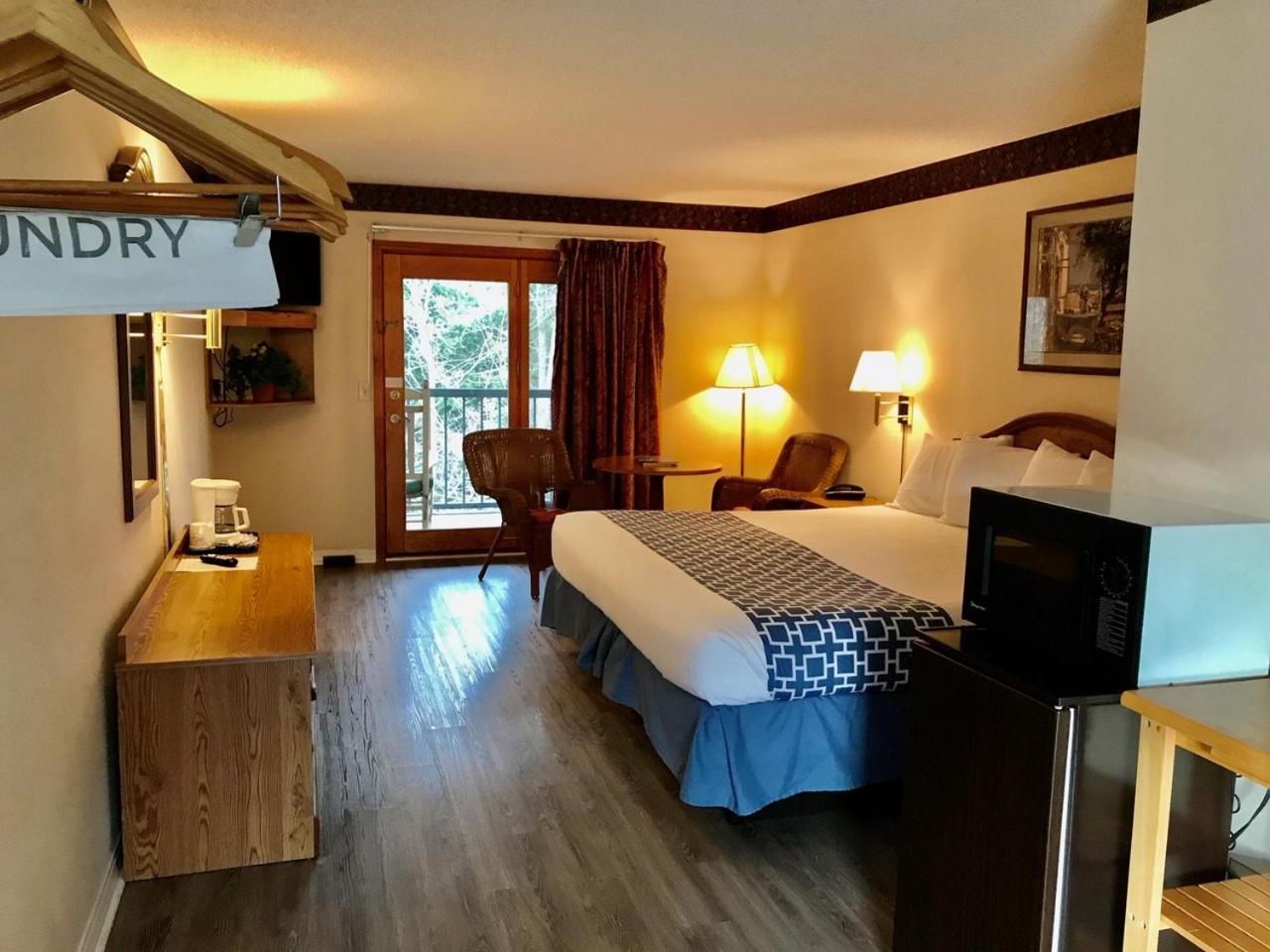 Four Seasons Inn photo 12