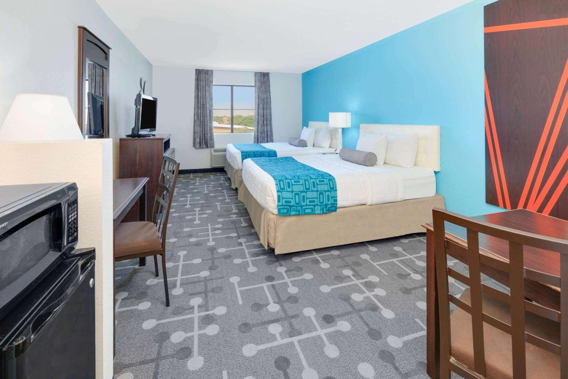 Howard Johnson by Wyndham Lubbock TX photo 26