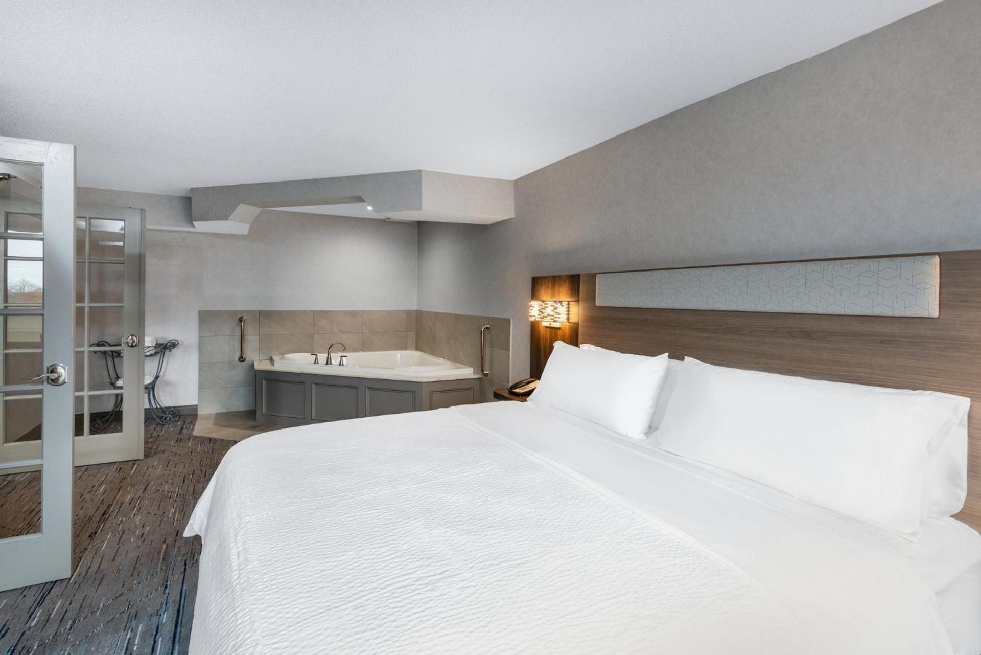 Holiday Inn Express & Suites Wadsworth by IHG photo 12