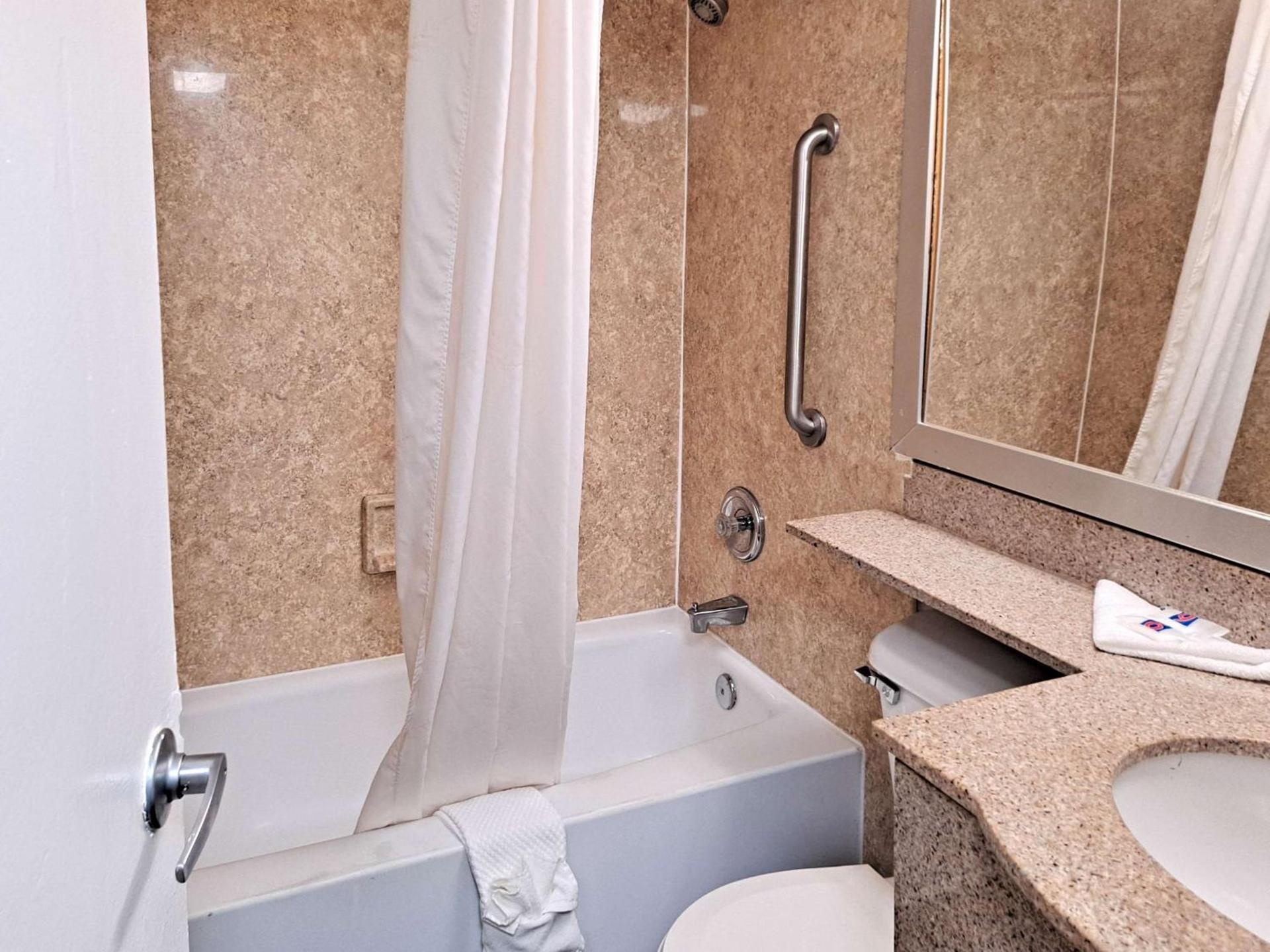 Suites Catonsville MD Baltimore West photo 10