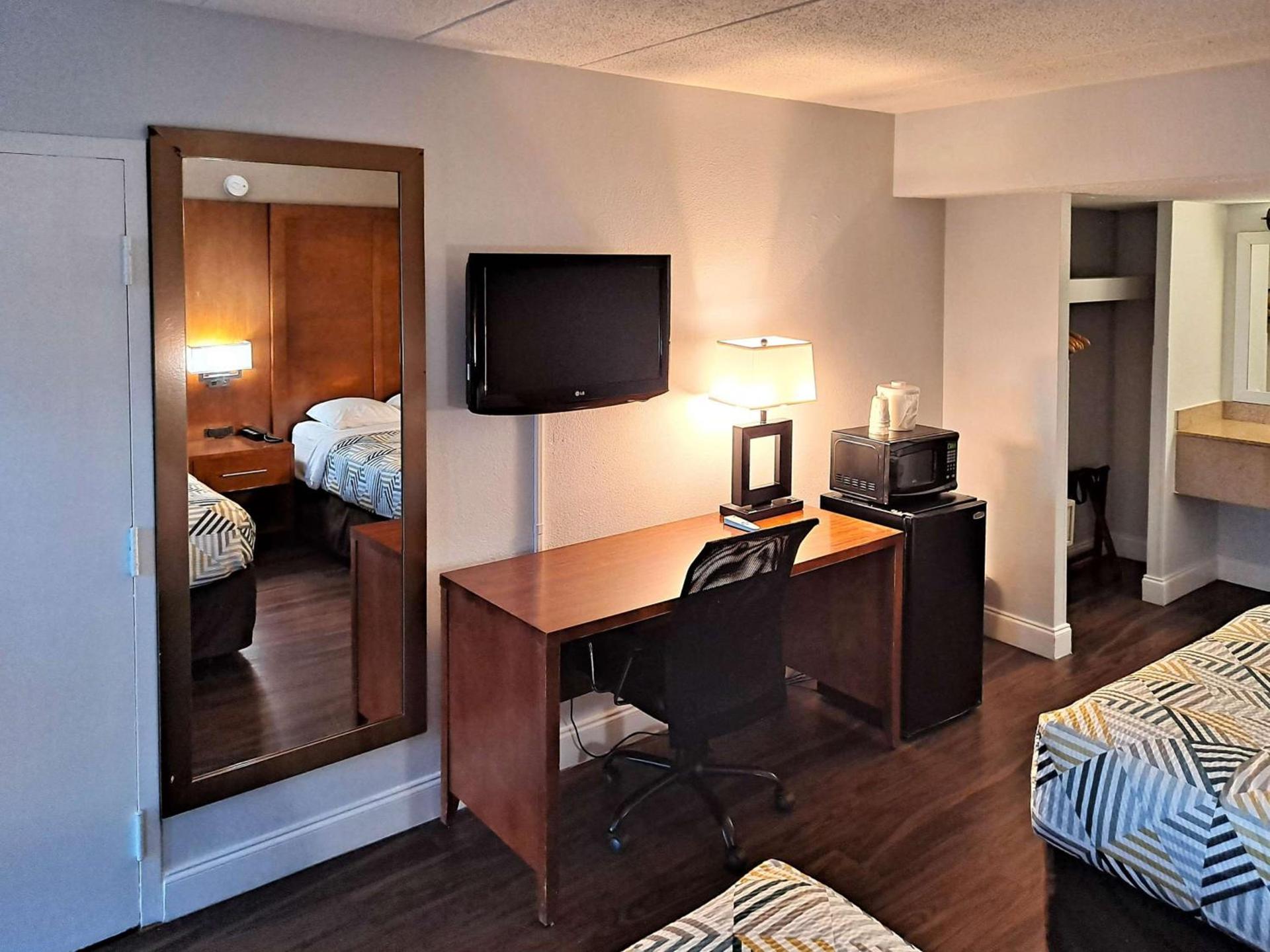 Suites Catonsville MD Baltimore West photo 12